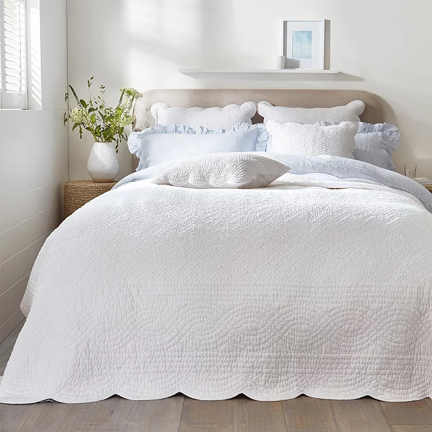 Milfield Scallop Quilt | The White Company (UK)