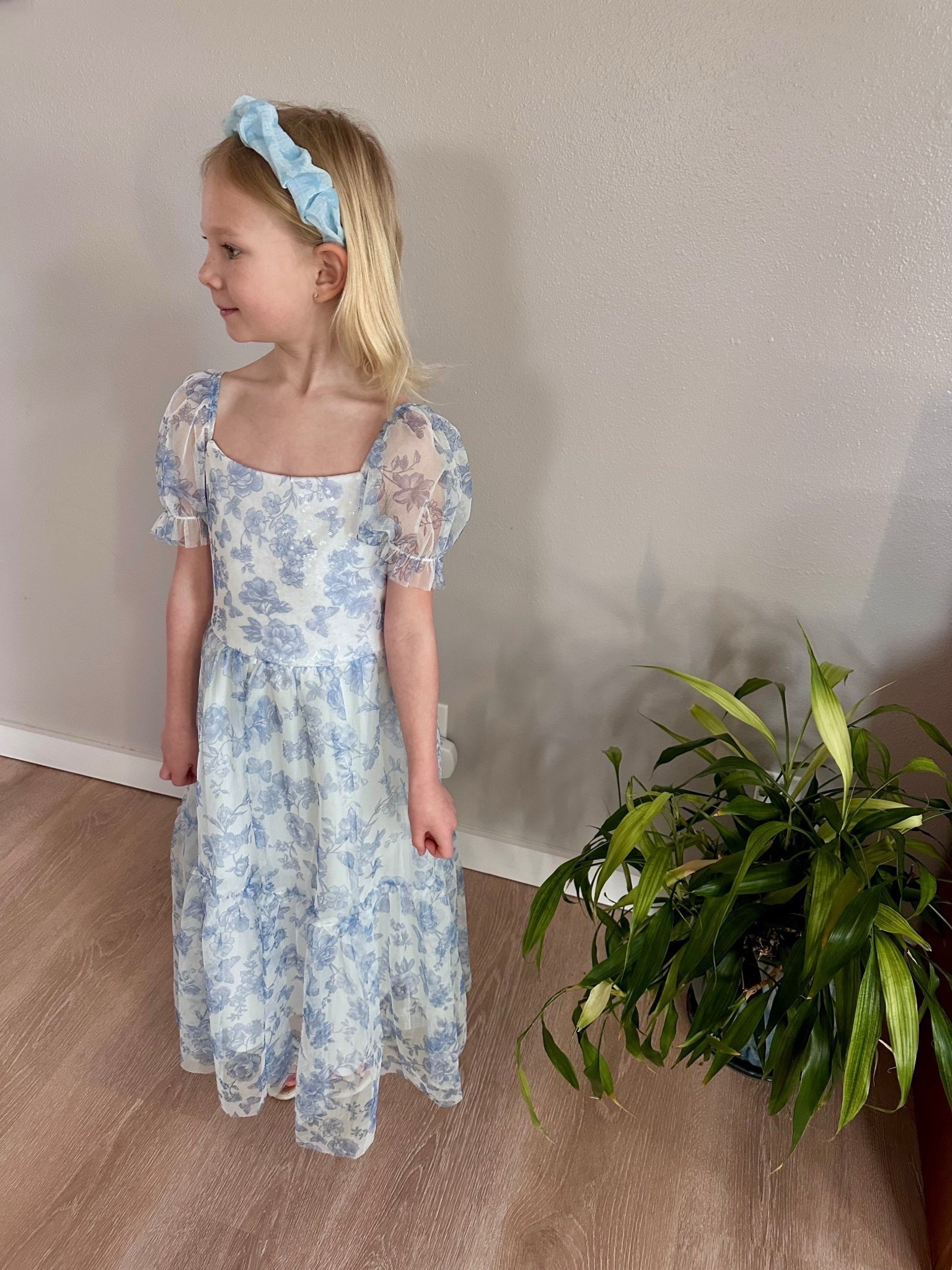 Blue florals + puff sleeves = the sweetest little statement dress 💙🌸 This Girls' Puff Sleeve Floral Maxi A-Line Dress in blue and ivory is absolutely stunning. It’s the perfect piece for spring events—think Easter, weddings, family photos, parties, or special occasions. The flowy maxi length and classic floral print make it feel timeless and extra twirl-worthy. Such a beautiful dress for making memories! ✨
#LTKkids #LTKfamily #LTKspring #EasterDress #GirlsStyle #GirlsFashion #KidsStyle #KidsFashionFinds #WeddingGuestDress #FlowerGirlDress #SpringStyle #SpringFashion #FloralDress #PuffSleeveDress #GirlsMaxiDress #EasterOutfit #MomLifeFinds #MomStyle #AmazonFinds #KidsOOTD #SpringOutfits 🌷💙


#LTKWedding #LTKKids #LTKSpringSale