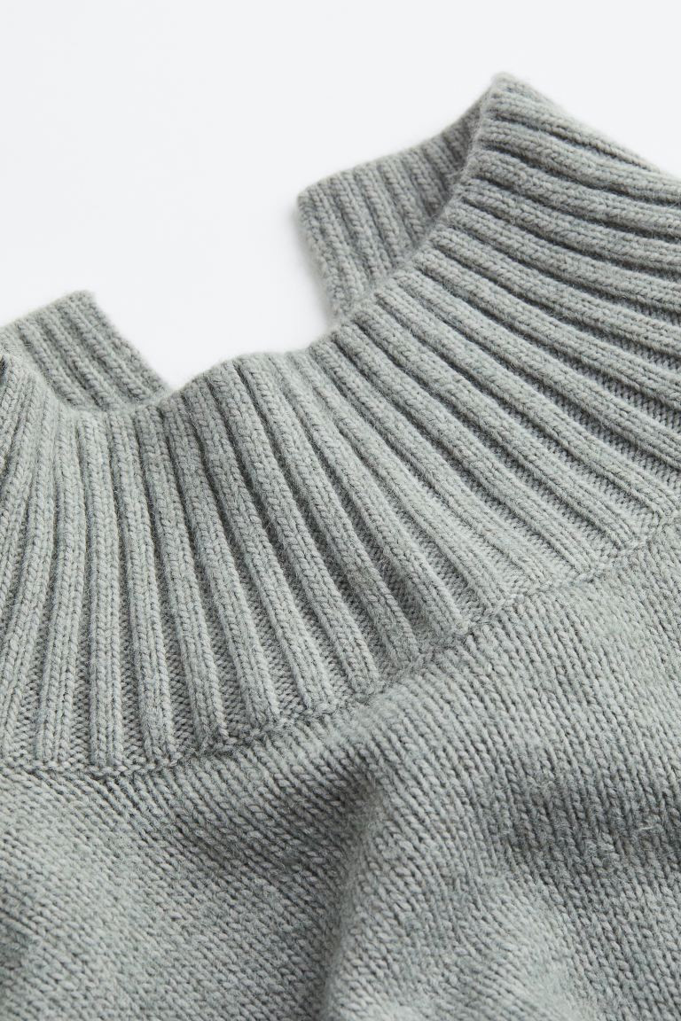 Oversized polo-neck jumper | H&M (UK, MY, IN, SG, PH, TW, HK)
