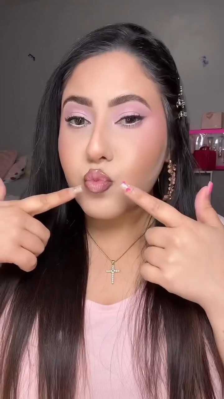 Soft pink Valentine glam energy… but let’s be honest — this lip combo walked in, took center stage, and absolutely understood the assignment 🫦✨

And here’s the plot twist: every single product I used is brand new to my collection. First swipe, first blend, first impressions — all happening in real time. I live for mixing high-end staples with drugstore gems because beauty isn’t about the price tag… it’s about the payoff 😉

This video is just the tutorial for the combo, but the softness, the definition, the glossy finish? She’s flirty. She’s polished. She’s Valentine-ready. 💕🎀

Now I need to know — have you tried any of these? Put me on or compare notes 👀🫶🏼

Products featured:
@Anastasia Beverly Hills — Lip Liner (Cinnamon)

@Maybelline NY — Super Stay Matte Ink (Dreamer)

@tarte cosmetics — Shape Tape Ultra Creamy Concealer (Fair Beige)

@COVERGIRL — Clean Fresh Yummy Gloss (But First A Cosmo)

To the brands watching — I’m always testing, discovering, and creating with fresh additions to my kit 🩷

#beautyinfluencer #LipCombo #ValentinesGlam #SoftPinkMakeup #softglam
