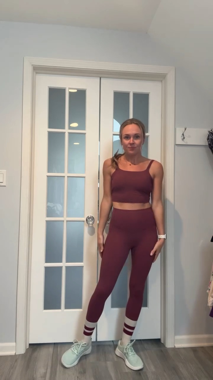 Best set. Favorite leggings. Cutest top. 

I’ve shared this @halara_official set before but I just got it yesterday in this beautiful Evening Red color. I obviously had to wear it and share it today!

Can’t recommend Halara more. I love their leggings so much and their tops are adorable! The quality and comfort is unmatched and the price is beyond d affordable. 

#themeridianbliss #halaraleggings #halaratop #halaraset #peteacheroutfits