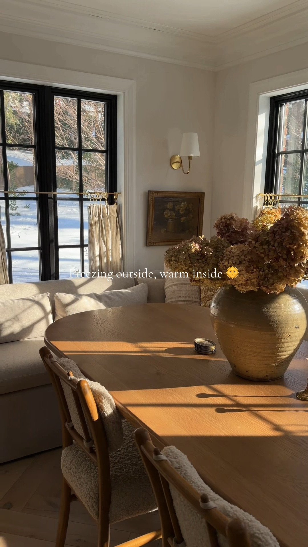 Breakfast nook 🤍 #homedesign #homedecor 
