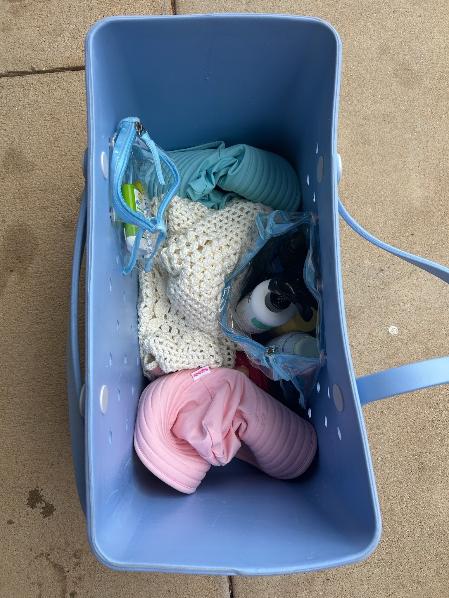 what’s in my pool bag, mom of two edition!!!

#LTKmomlife #LTKSwim #LTKKids