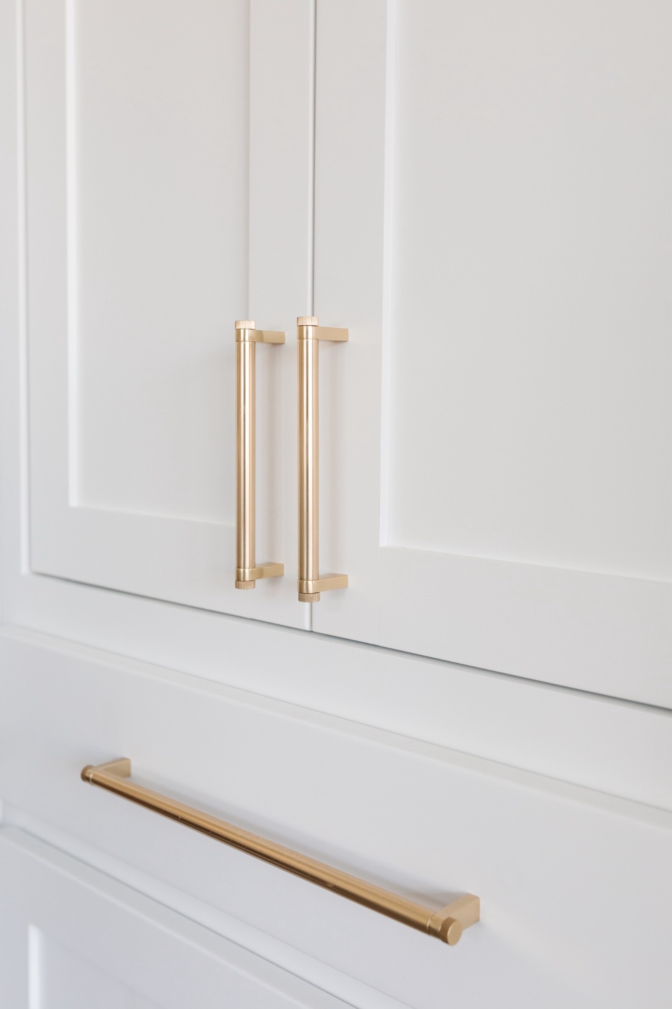 We love our hardware in our kitchen! Comes in many different lengths and finishes. We have it in the aged brass

#LTKHome