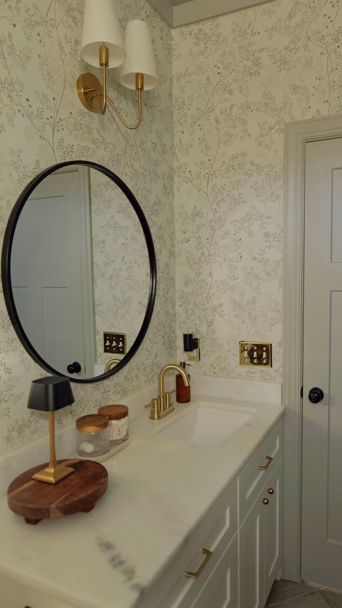 When the peel and stick wallpaper from @artscape_design_studio completes the whole space. This mini reni series has been so much fun and I just love how it turned out. 

Wallpaper from Artscape: Poises, champagne 

Paint: Sherwin Williams, Mindful Gray

#ad #wallpaperdesign #diyhome #homedecor #interiordesign #minireni 

#LTKSeasonal #LTKHome #LTKHoliday