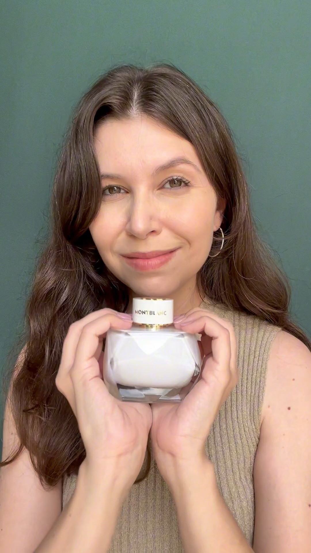 Signature Eau de Parfum de Montblanc! 🤍

Um perfume que combina elementos das famílias olfativas floral, oriental e almiscarada.

O termo “Signature” remete à assinatura, algo único e pessoal, representando a essência individual de cada mulher.✨

-Nota de topo: Clementina
-Nota de coração: Baunilha, Ylang-Ylang, Magnólia, Peônia
-Nota de base: Almíscar, Benjoim, Baunilha

Uma ótima  escolha para quem busca uma fragrância delicada, mas marcante e que pode usada durante o dia e a noite.

#perfumefemininomontblanc #signature #perfumesignature #montblancperfume


#LTKbeleza #LTKbrasil