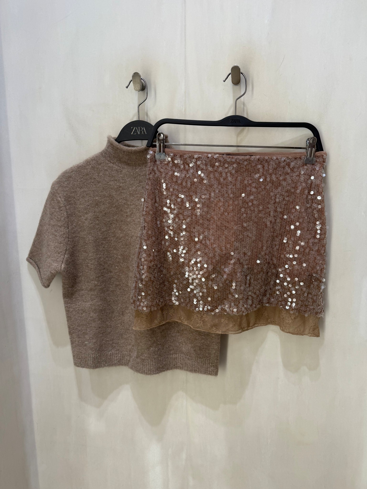 Simple sequin skirt styling✨
Tags: Zara lace trim nude taupe neutral turtleneck knit partywear party festive sparkle sparkle Christmas Day night out work

#LTKfestive #LTKpartywear #LTKstyletip