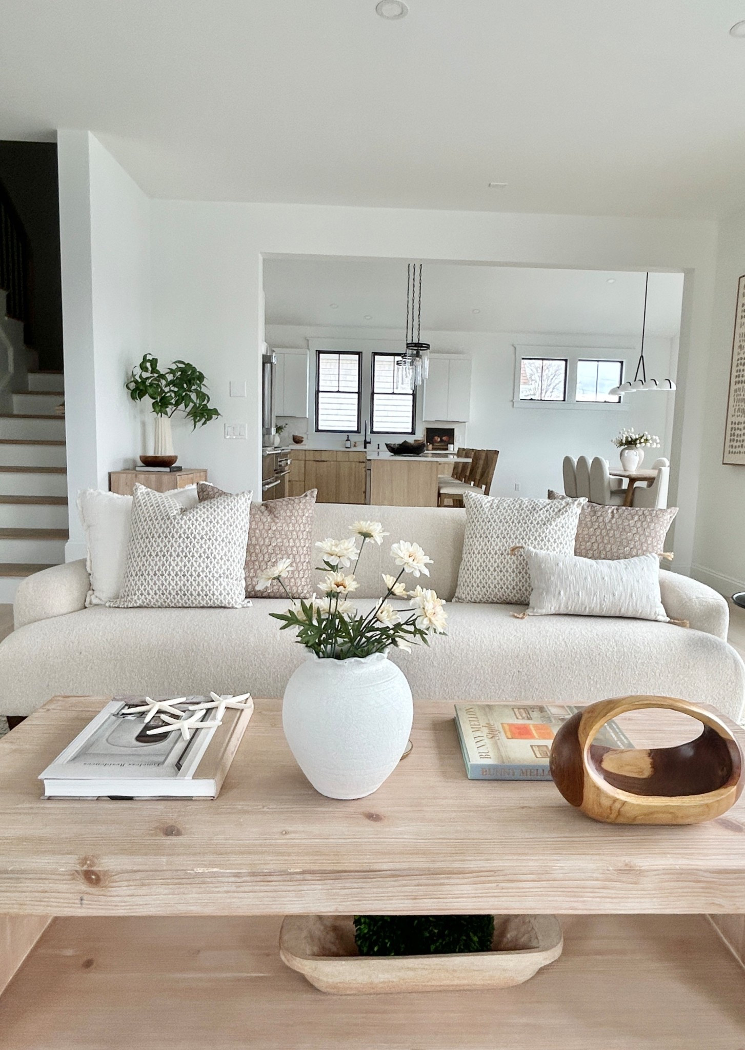 Living room pillow combination.

#accentpillows

#LTKHome