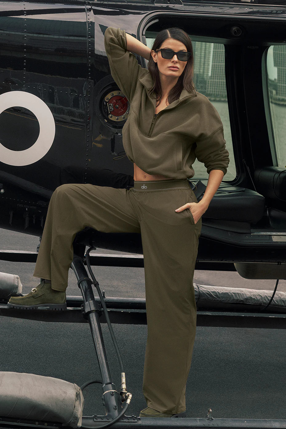 ALO | Suit Up Trouser (Regular) in Olive Tree Green, Size: Medium | Alo Yoga (US)