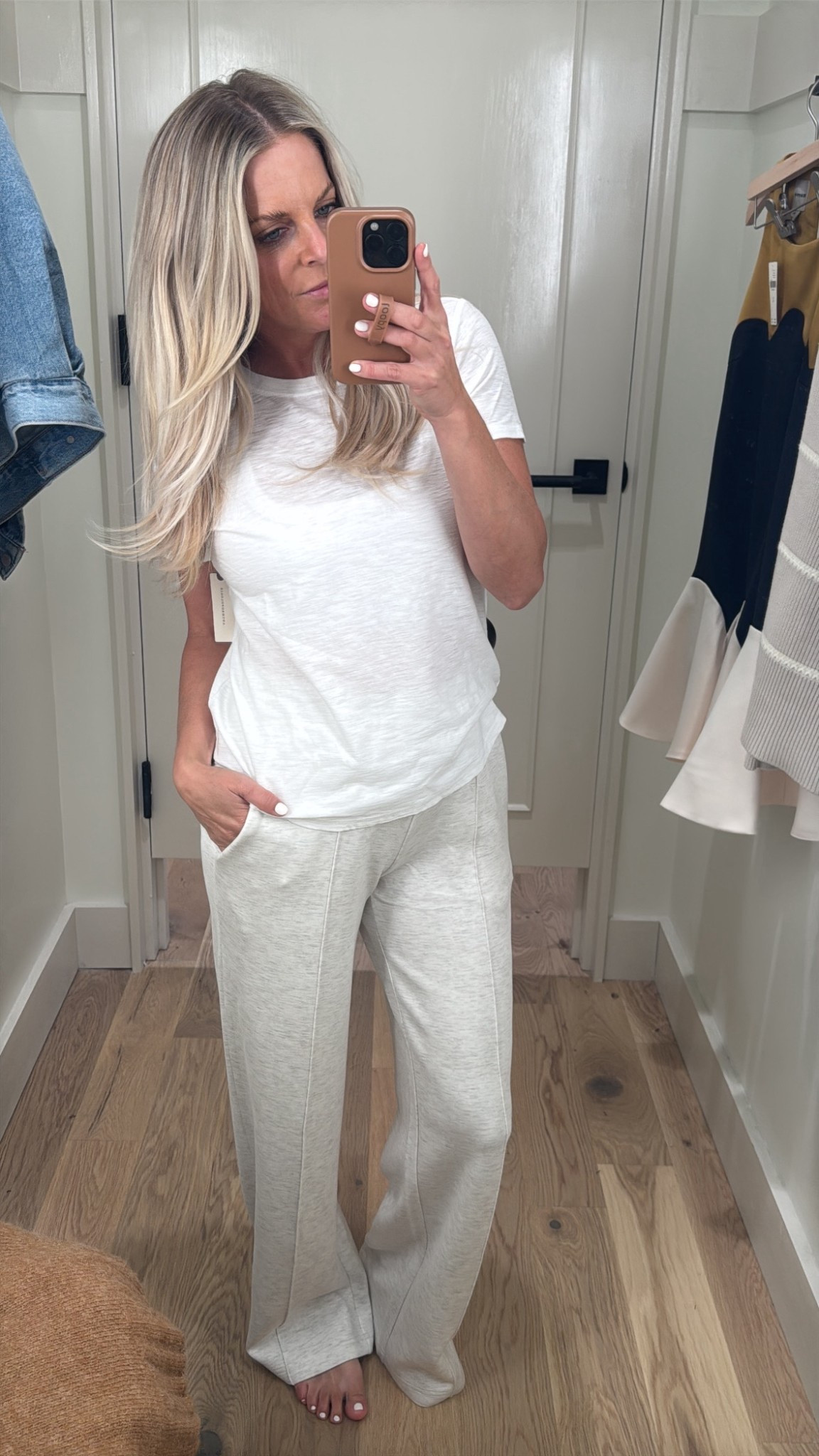 I’m not sure if I have ever slipped into a softer pair of sweatpants ☁️. The fabric is UNREAL and truly makes the price point worth it in my opinion. Bonus: While comfy, these make you look pulled together—perfect for school pickups, errands, and appointments. 

#LTKStyleTip #LTKSeasonal