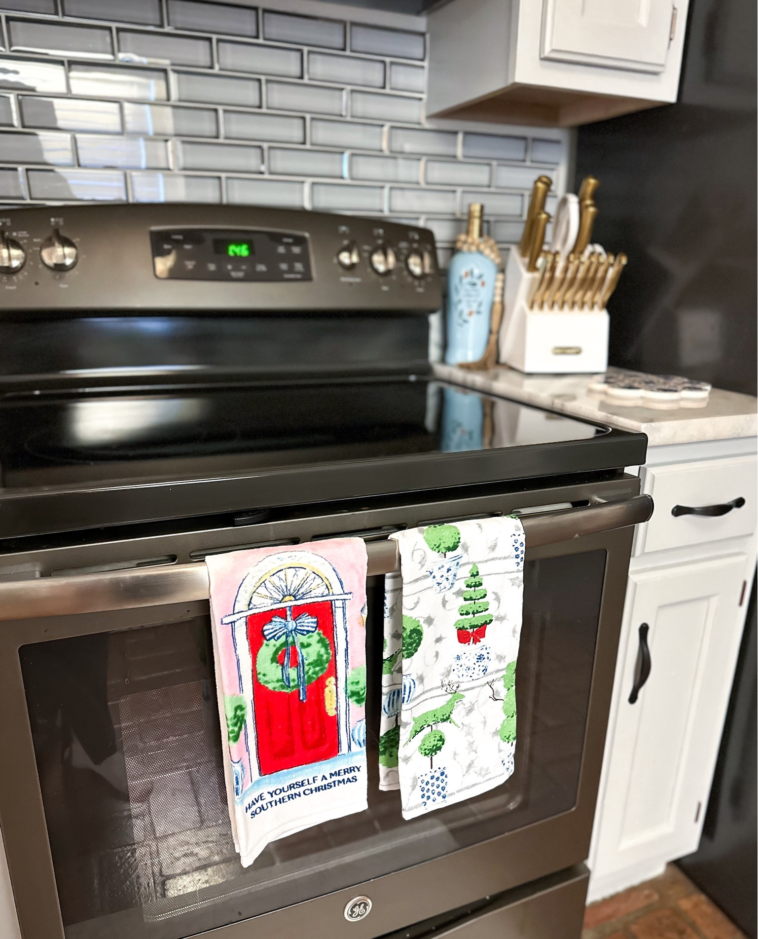 Grandmillenial Christmas dish towels under $10 makes a great hostess gift

#LTKSeasonal #LTKHoliday #LTKHolidaySale