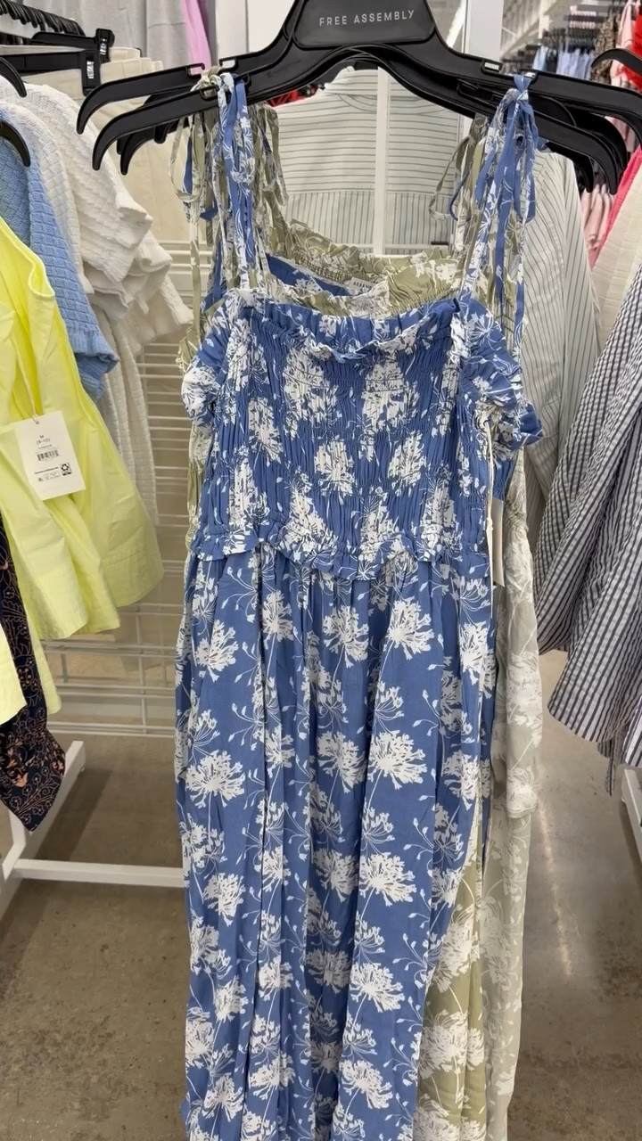 Love that pattern on this one… makes the perfect little sundress 💙 easy, breezy, and one of those you’ll reach for all spring + summer 

#walmartfinds #sundressseason #springstyle #summeroutfit #casualstyle #easyoutfit #ltkstyle #ltkfashion

#LTKOver40 #LTKPetite #LTKmomlife