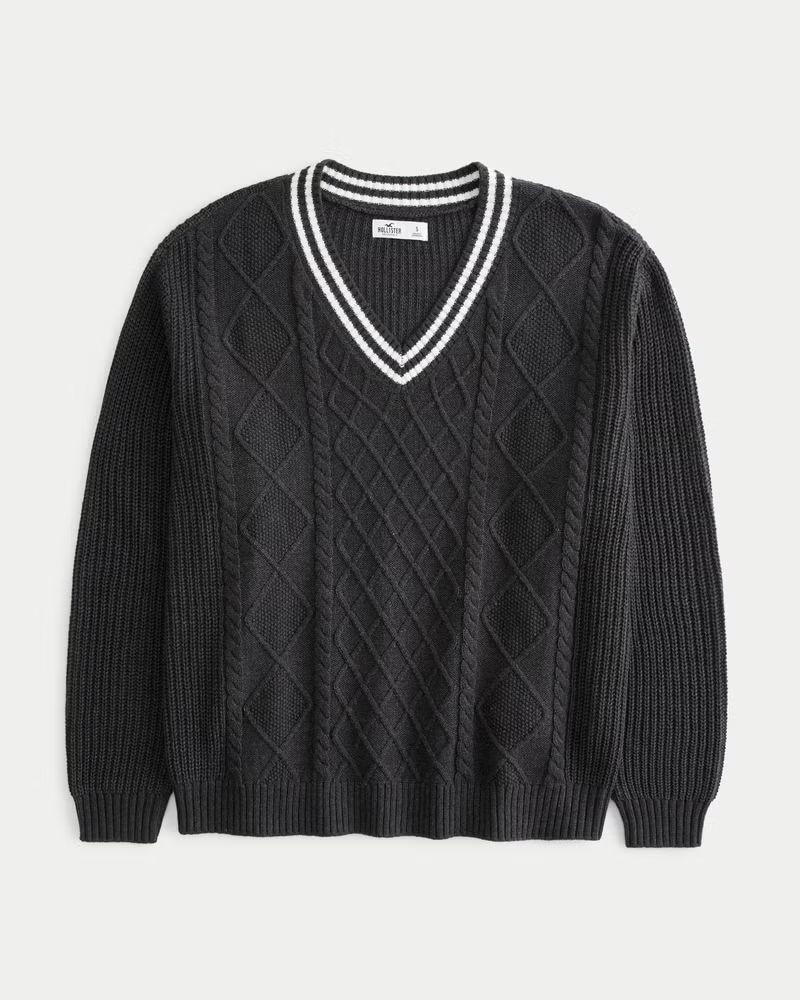 Oversized Tipped Cable-Knit V-Neck Sweater | Hollister (US)