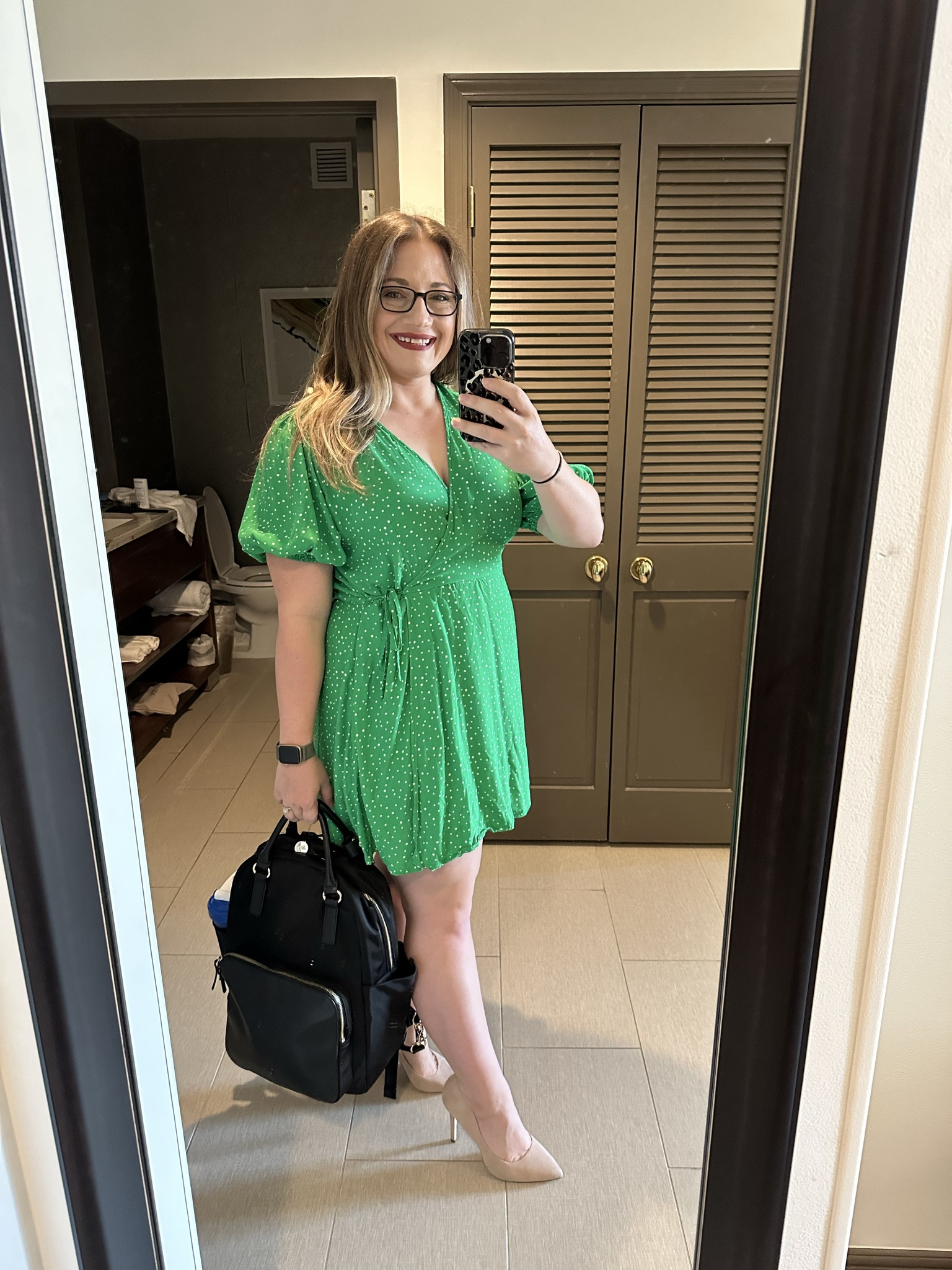 This dress is one of those easy throw-on outfits that still looks polished 💚

Lightweight, flattering, and perfect for work, events, or travel days when you want to feel comfortable but still cute.

Wearing a Large in the dress.

#workwear #businesscasual #Realbody 

 #LTKootd #LTKMidsize #LTKWorkwear