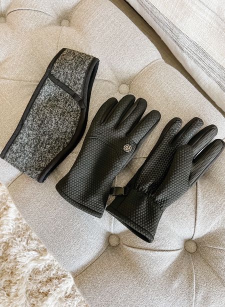 Winter Fashion 

For my cold runs in December and January, I bought these performance gloves and headwrap by Zella. Both are so comfy and I think they'll make running in the cold feel much better. 


#LTKSeasonal #LTKCyberWeek