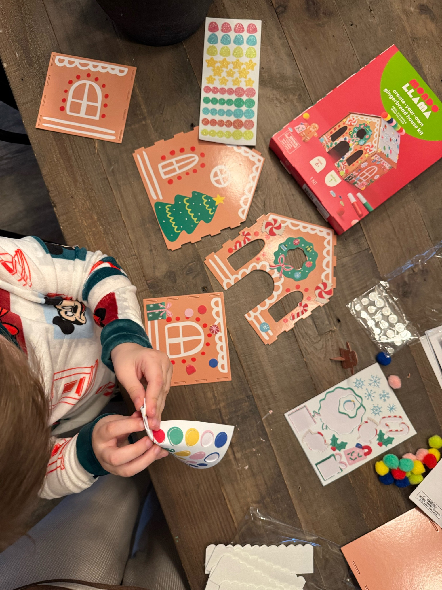 $5 crafts for the win! We love these crafts every season/holiday. This one’s super toddler friendly, mostly everything is stickers! I glued the roof for him and he got to decorate it all❤️❤️

Toddler crafts, Christmas, Christmas time, Christmas crafts, gingerbread house 

#LTKHoliday #LTKKids #LTKSeasonal