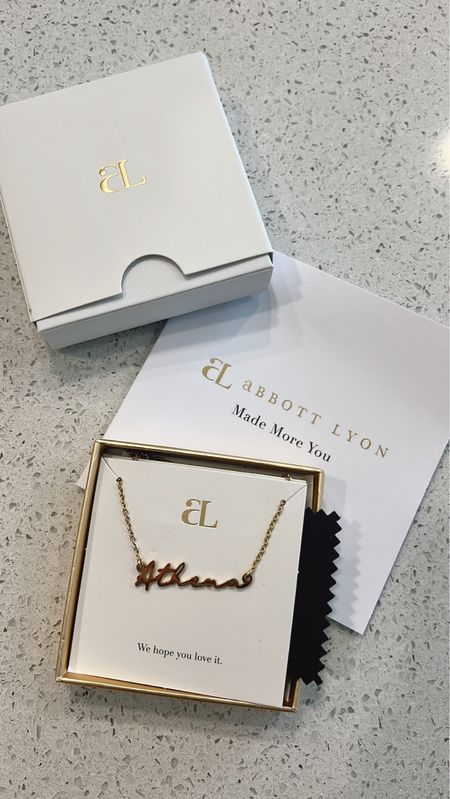 Personalized name necklace 