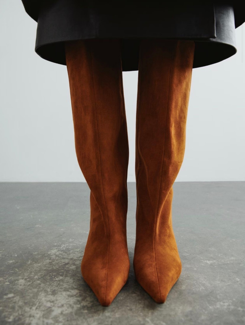 Knee-high boots 🧡

#boots #fallboots #winterboots #suedeboots #hm 

#LTKOver40 #LTKFindsUnder100 #LTKWorkwear