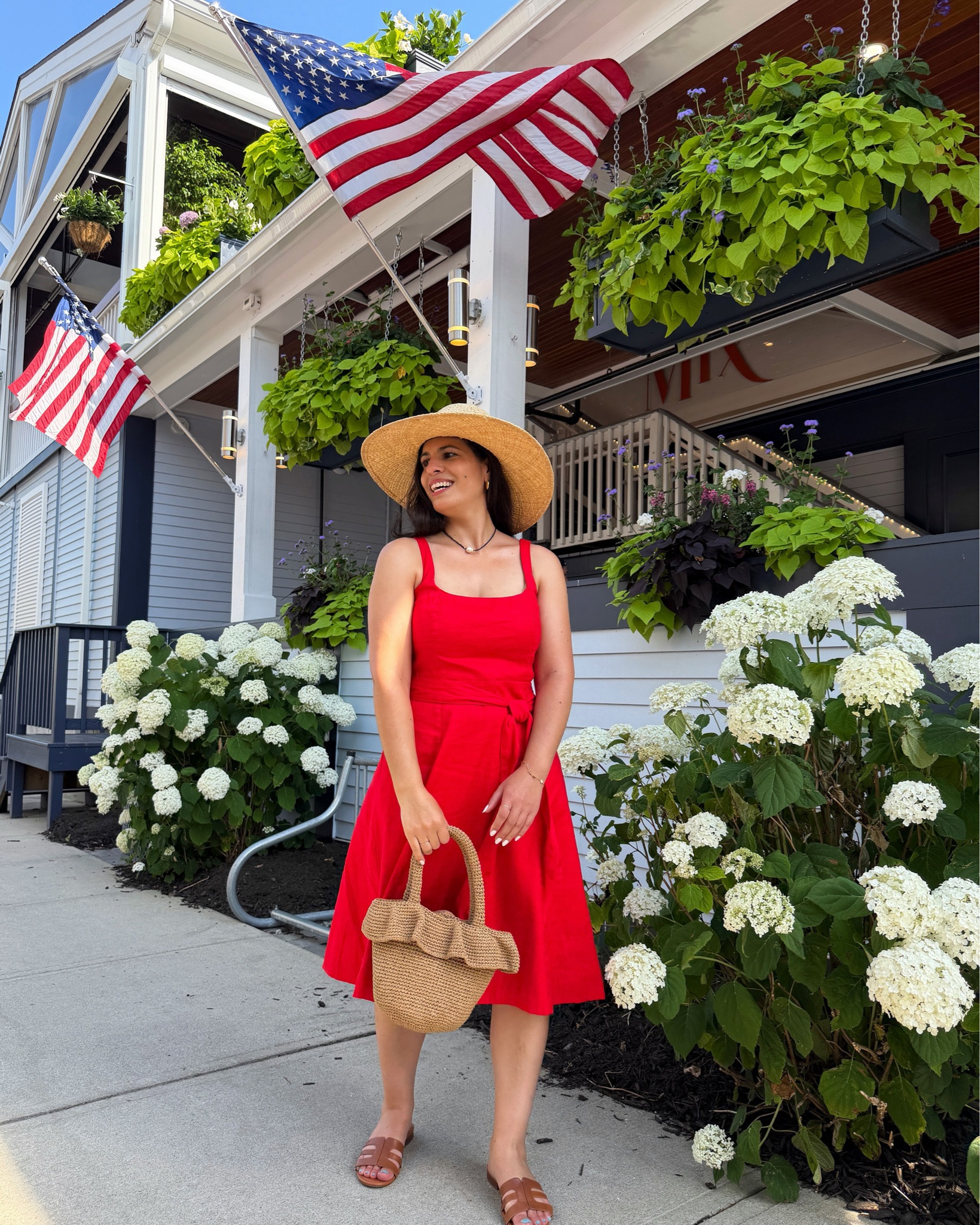 Happy 4th of July!
Had a fun day in mystic with @however_iatethis and @twee.phan and @zackotravels 

Grabbed coffee at @sift_bake_shop and dinner at @laplagewestport while soaking up the heat. 

@bananarepublic Dress
@francosarto Sandals
@katespadeny Hat
@hautehippieofficial Bag
