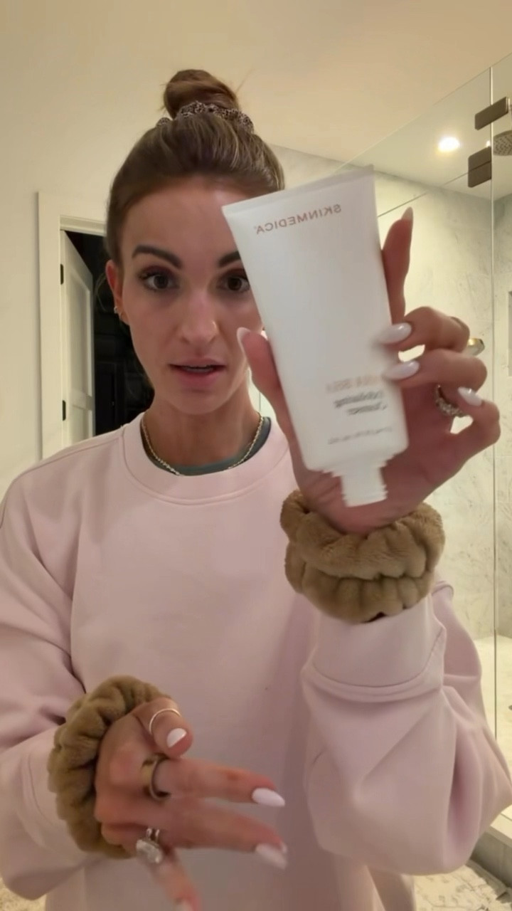 get unready with me ✨ everything is 15-20% off with code REFRESH 🙌🏼