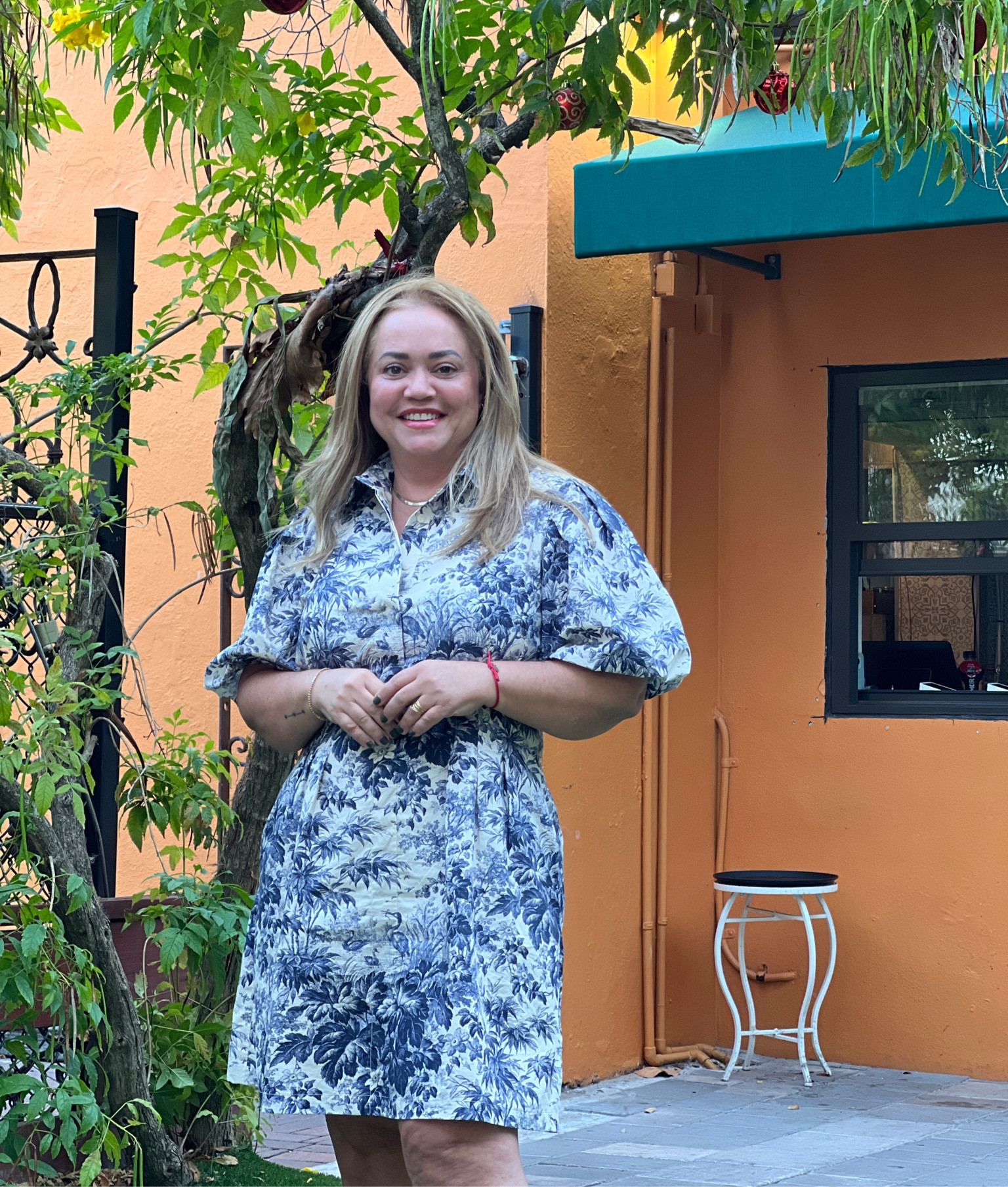 Tuckernuck - Navy Toile Mini Delaney Dress - a tailored shirt dress with feminine details to create a polished look that’s fit for both work and play. The Navy Toile Mini Delaney Dress features a spread collar, puff sleeves, and pleats at the waistline for a chic silhouette that is easy to wear for endless occasions.
Wearing size Large
Birdies shoes, Rayban sunnies, Kira black black from Tory Burch
#LTKSaleAlert #LTKOver40 #LTKMidsize

#LTKMidsize #LTKShoeCrush #LTKStyleTip