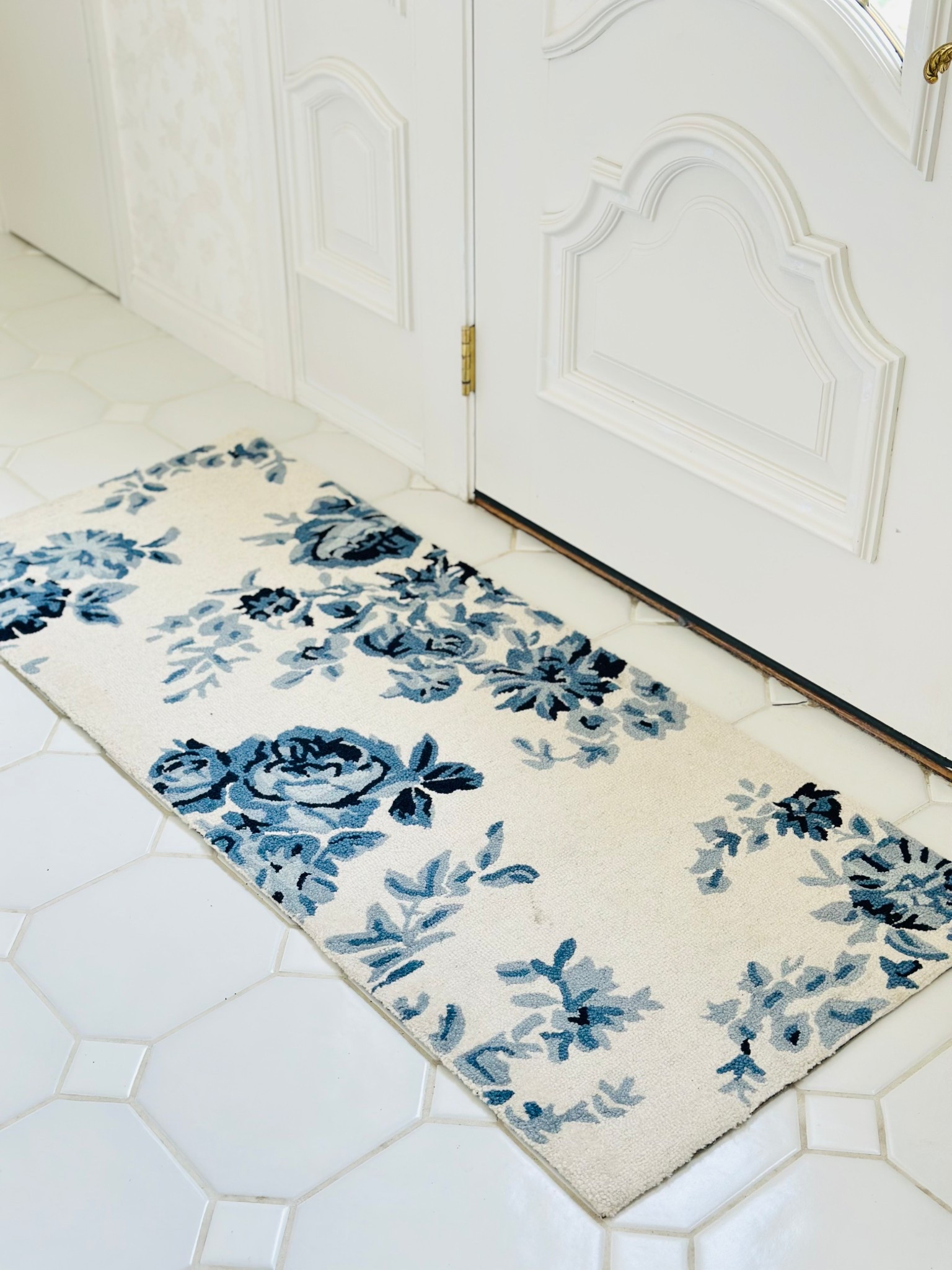 my entry way rug 💙 #rug #entrywayrug #ralphlauren 

#LTKFamily #LTKHome #LTKSaleAlert