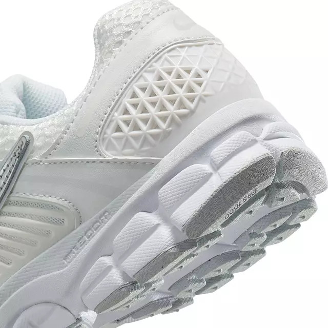 Nike Women's Zoom Vomero 5 Shoes | Dick's Sporting Goods