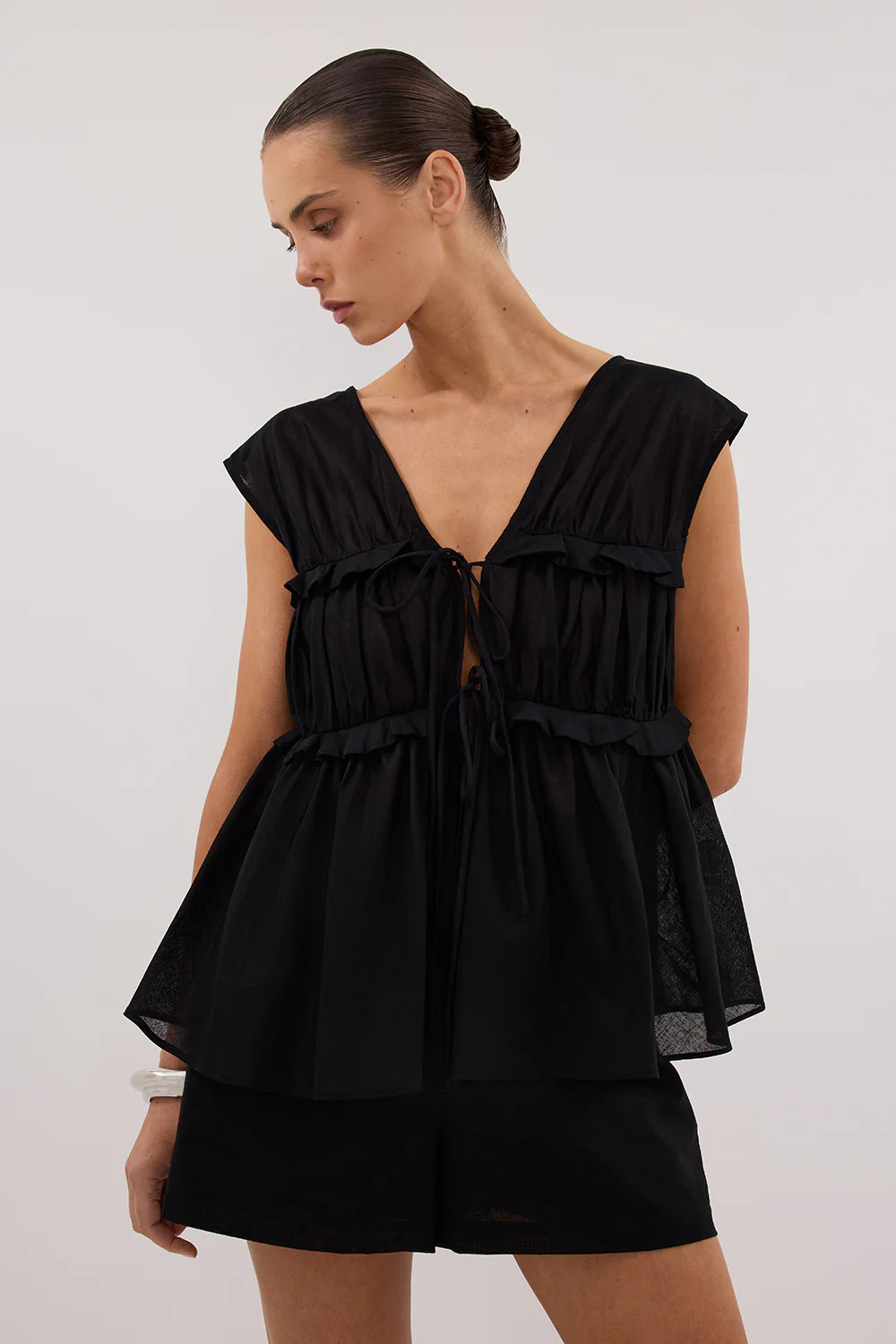 QUINN BLACK LINEN RUFFLE TOP | DISSH