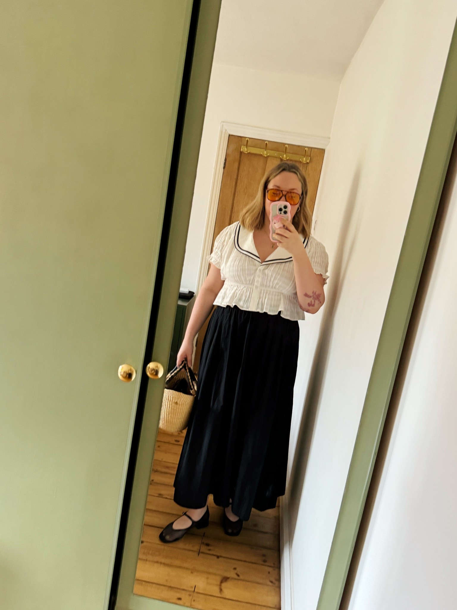 Ahoy there! ⚓️

Fisherman style, sailor collar, spring outfits, size 18, monochrome outfits, cotton midi skirt, basket bag, mesh shoes, Sézane 