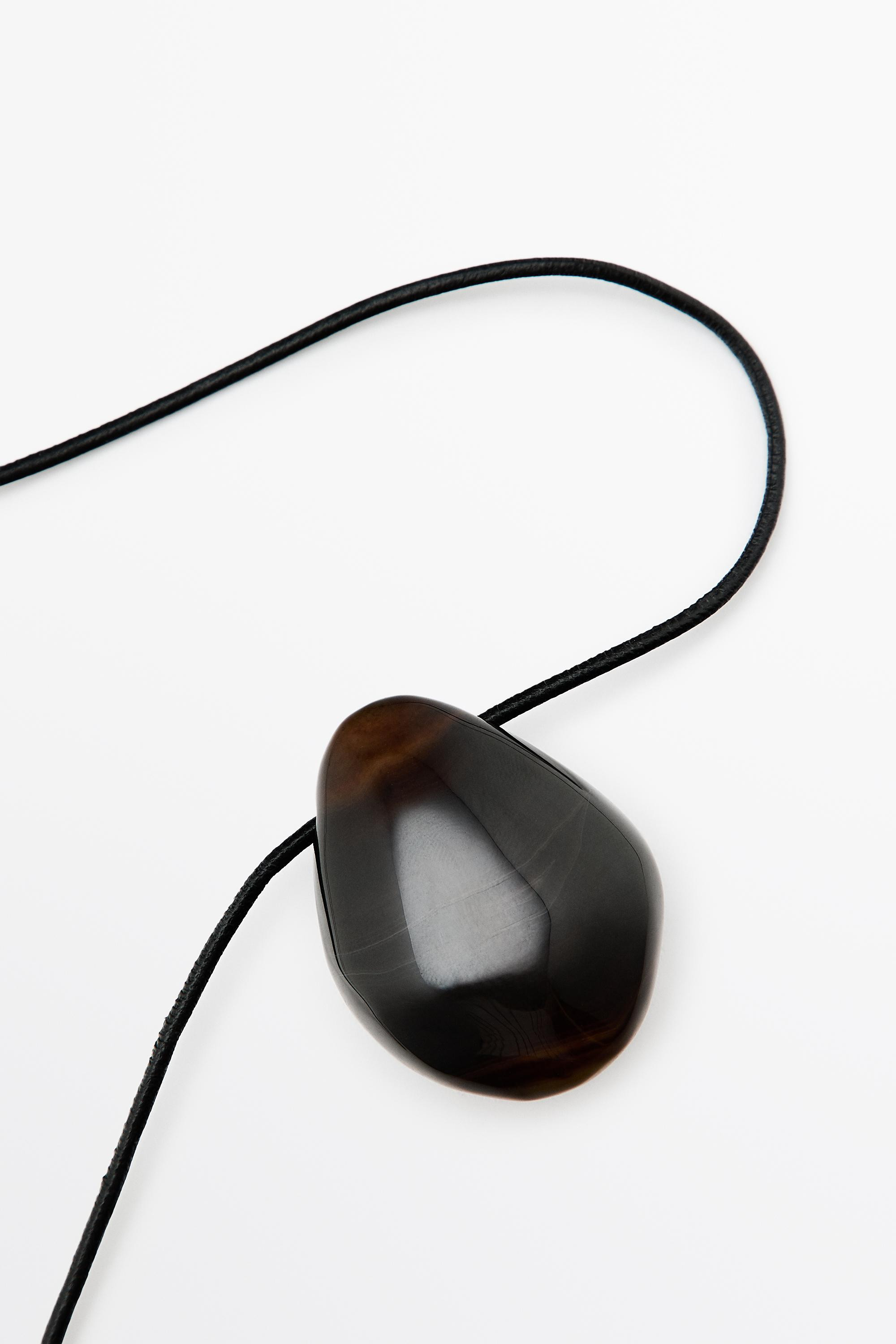 Stone pendant necklace | Massimo Dutti UK