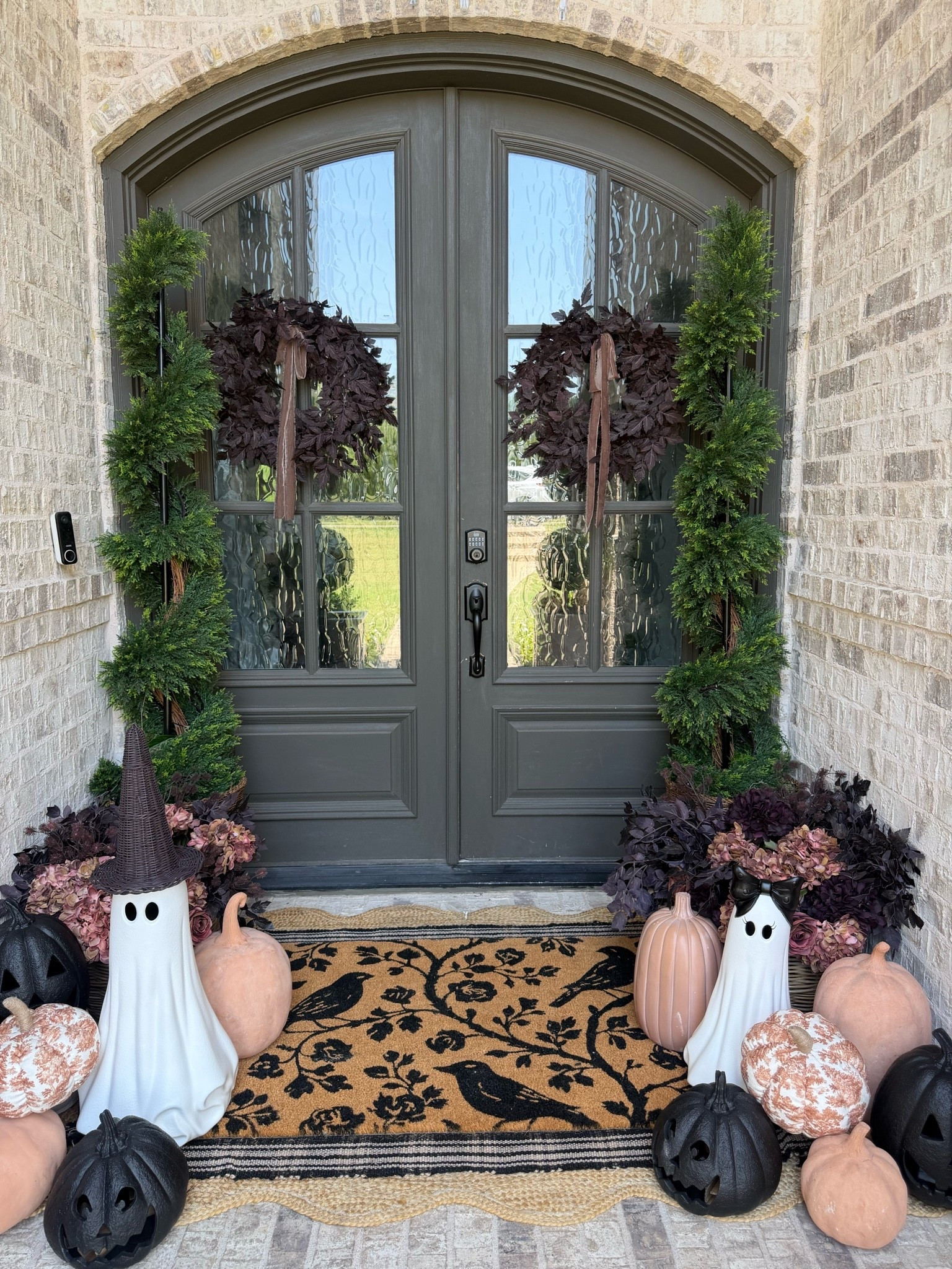 It’s that time!! 🤗 our Halloween porch decor is here!! Shop online and in select Walmart stores!

#LTKSeasonal #LTKHome