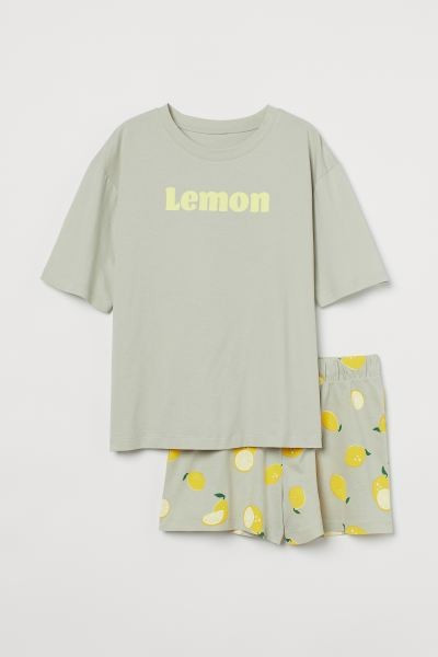 Find in-store
                           Not available in stores | H&M (US + CA)