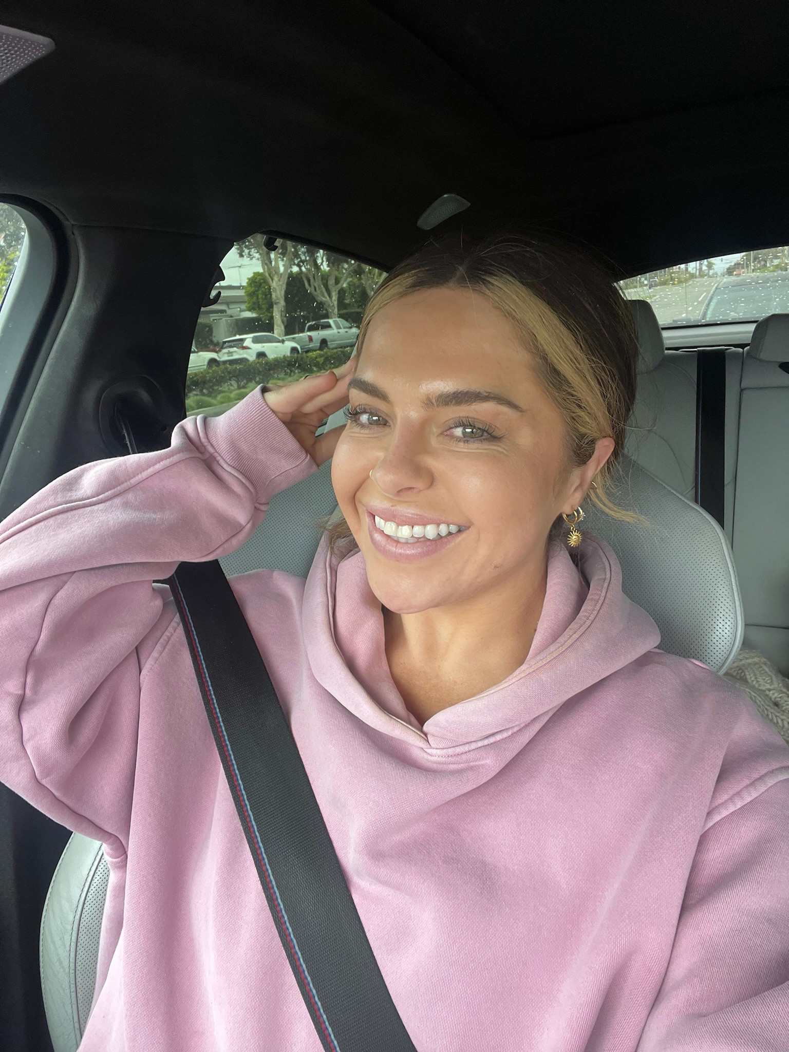 Love this Amazon hoodie 💗 The prettiest color!

#LTKFindsUnder50 #LTKSeasonal #LTKStyleTip