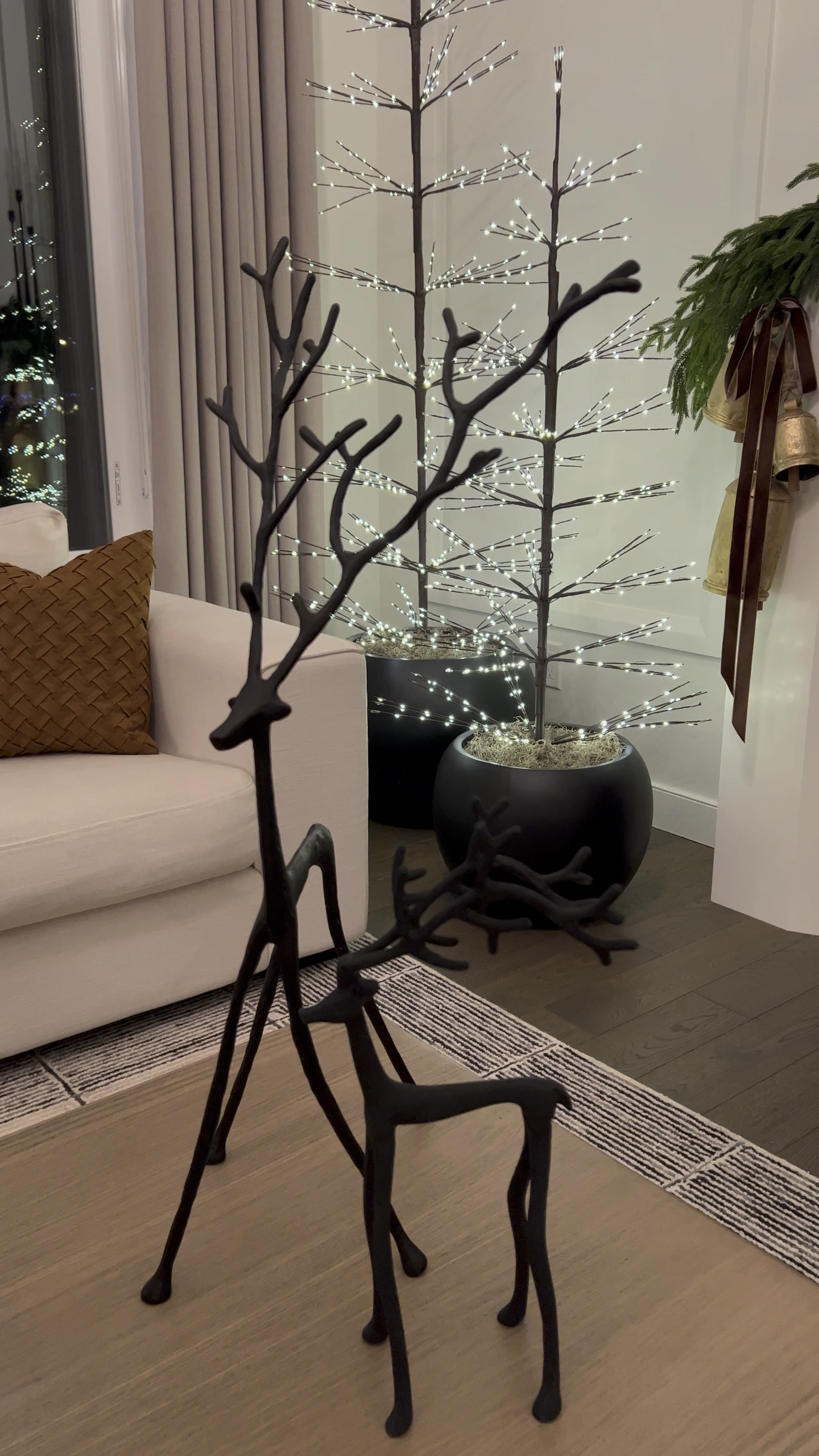 Hey friend! Shop my twinkle lights from Pottery barn ☺️ The planters are size medium and large 💕🫶🏽

#LTKCyberWeek #LTKHoliday #LTKhome