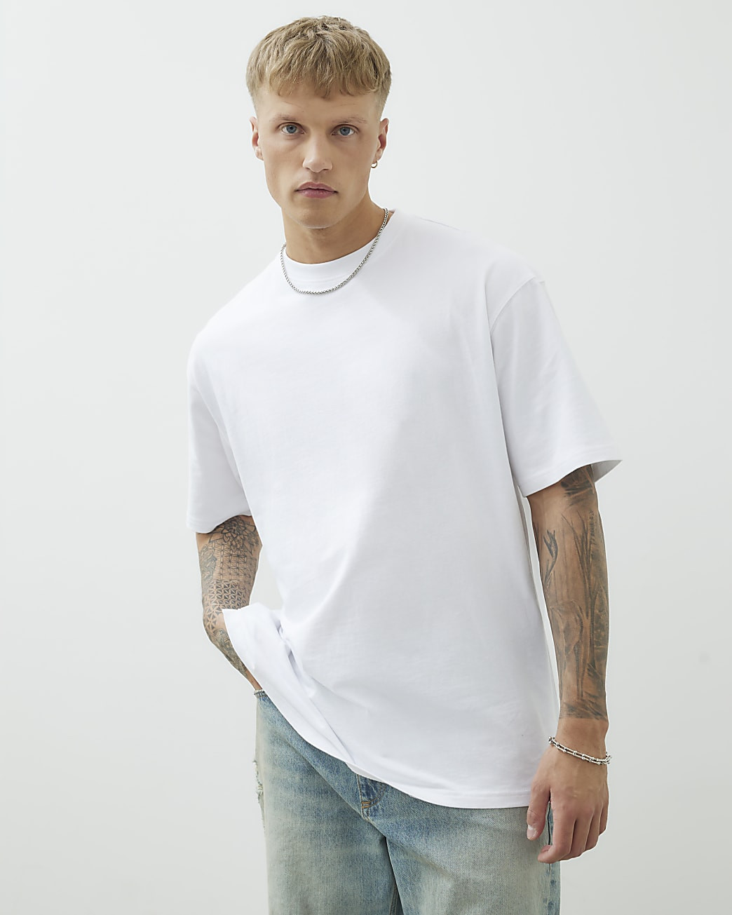 White Short Sleeve Oversized Longline T-shirt | River Island UK & IE