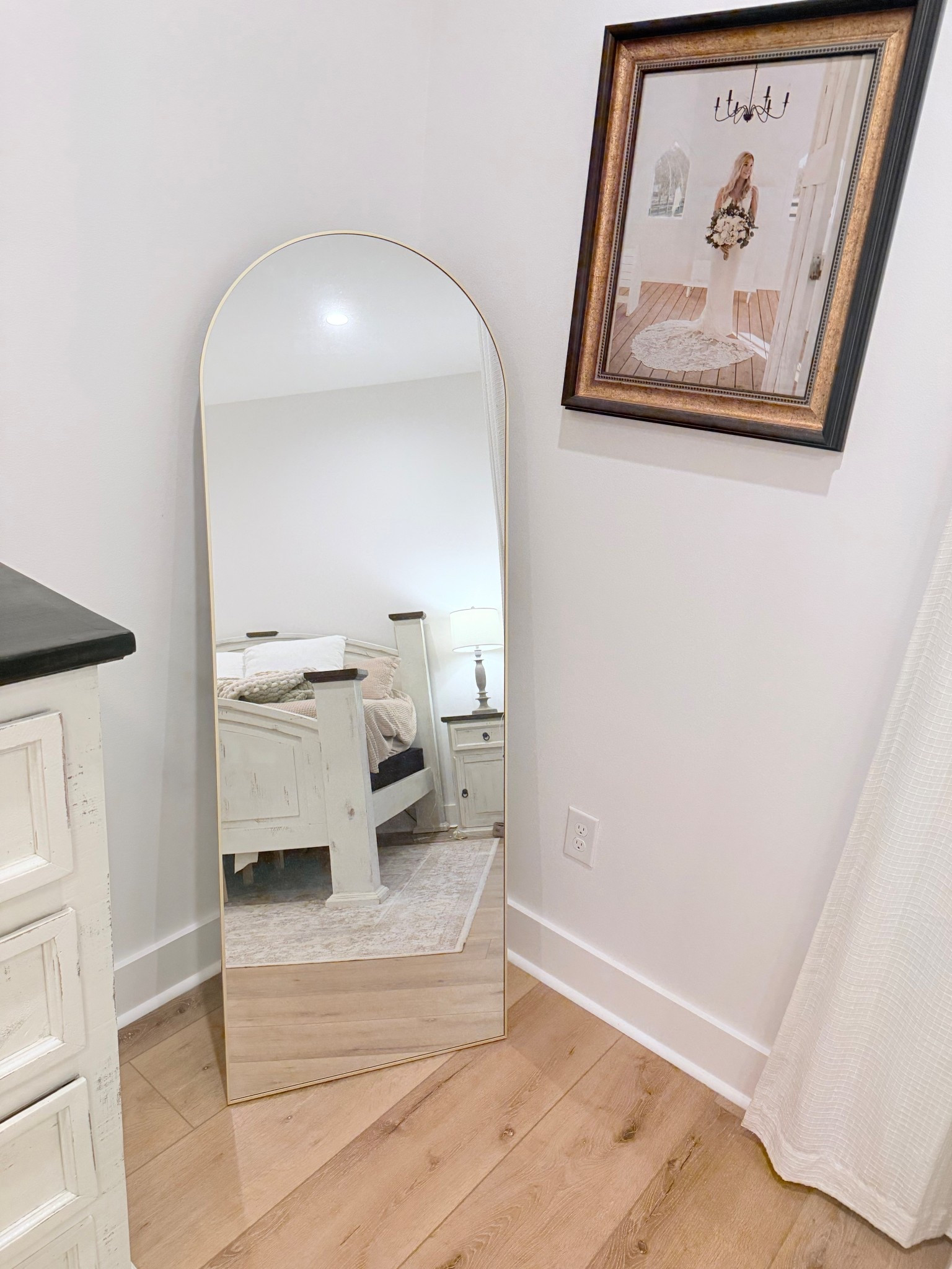 The perfect gold mirror🪞




#LTKSaleAlert #LTKgrwm #LTKHome