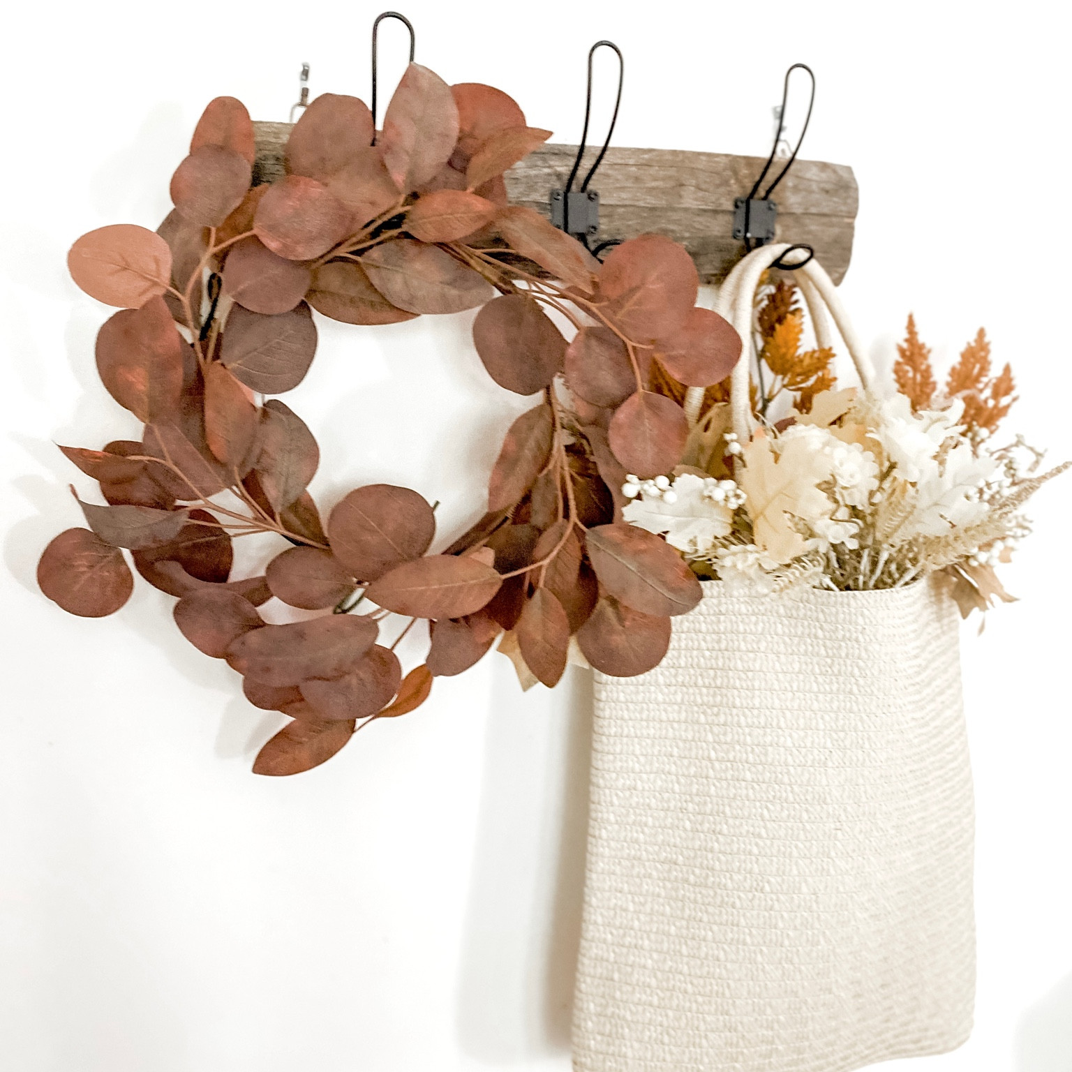 #ltkfall #hearthandhand #hearthandhandfall #magnoliacollection #fallhomedecor #fallwreath #rusteucalyptus

#LTKhome #LTKSeasonal #LTKfamily