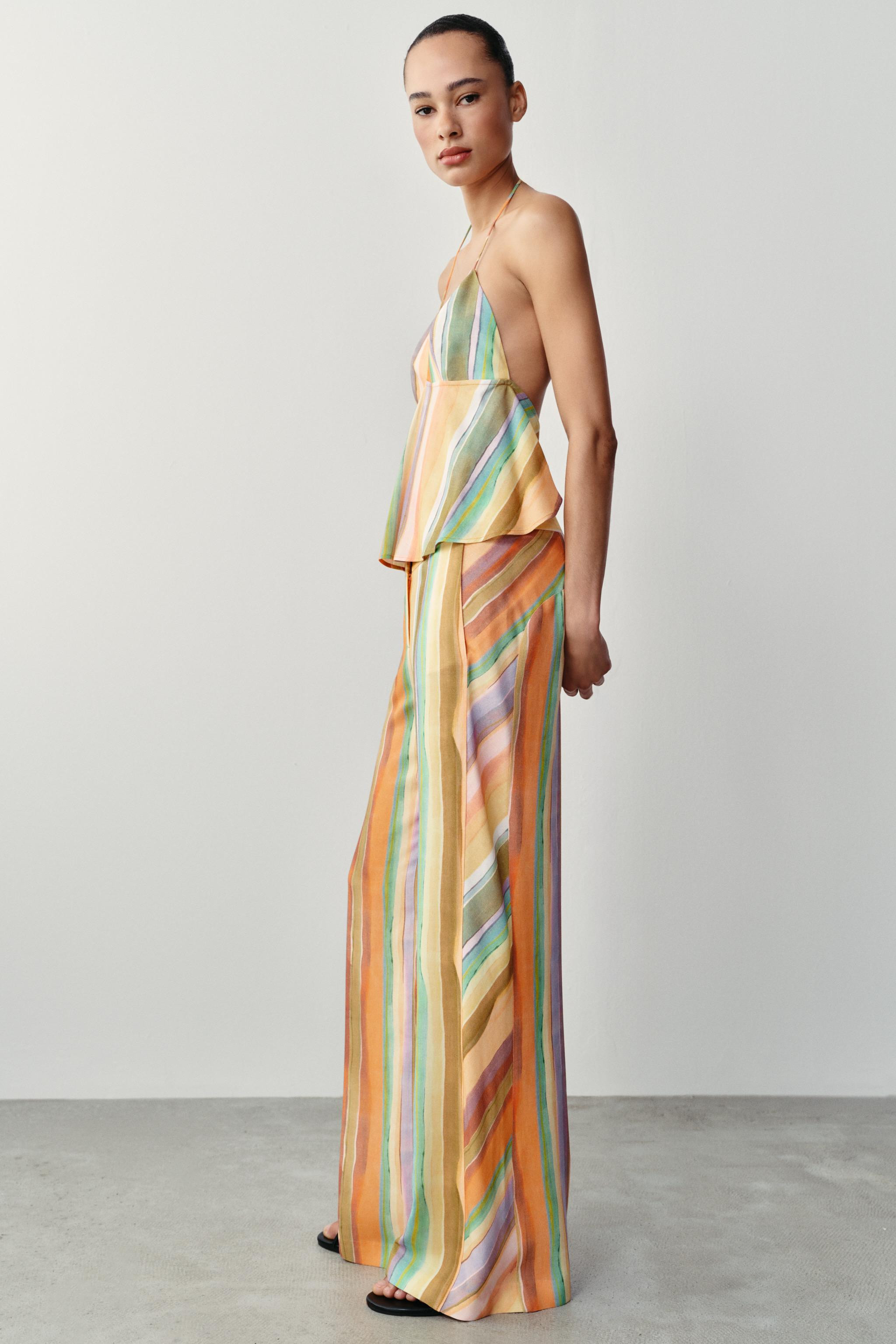 Halter neck top with a V-neckline and open back. Back tie closure. | Zara US