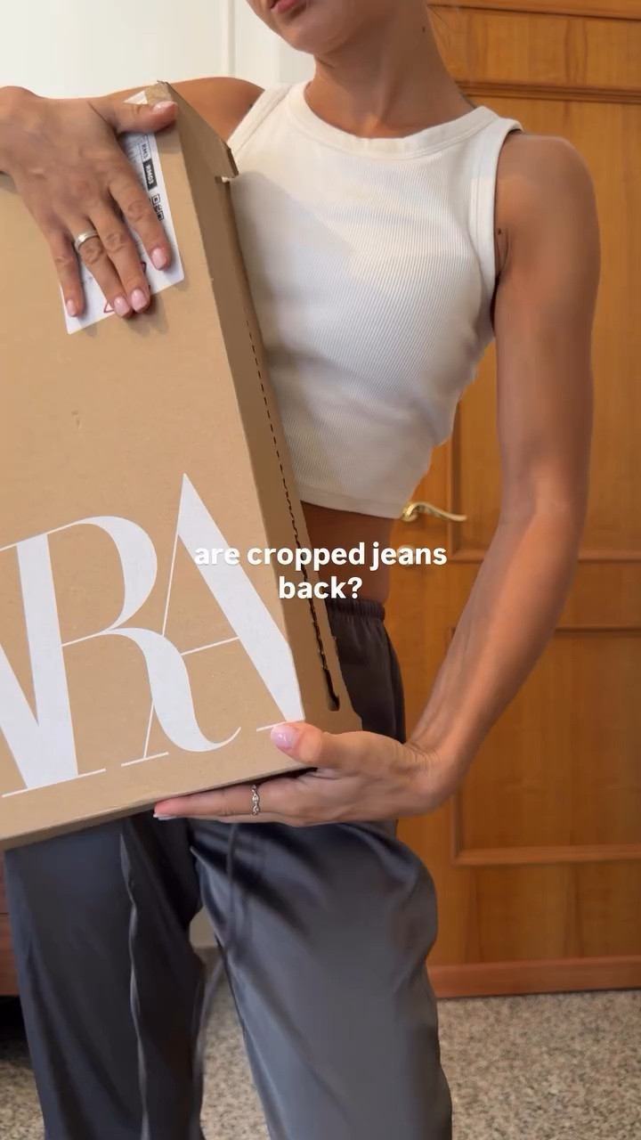 Are cropped flare jeans back?
#croppedjeans #flarejeans #croppedflare #zarahaul #zaraunboxing

#LTKjeans #LTKeurope #LTKover50style