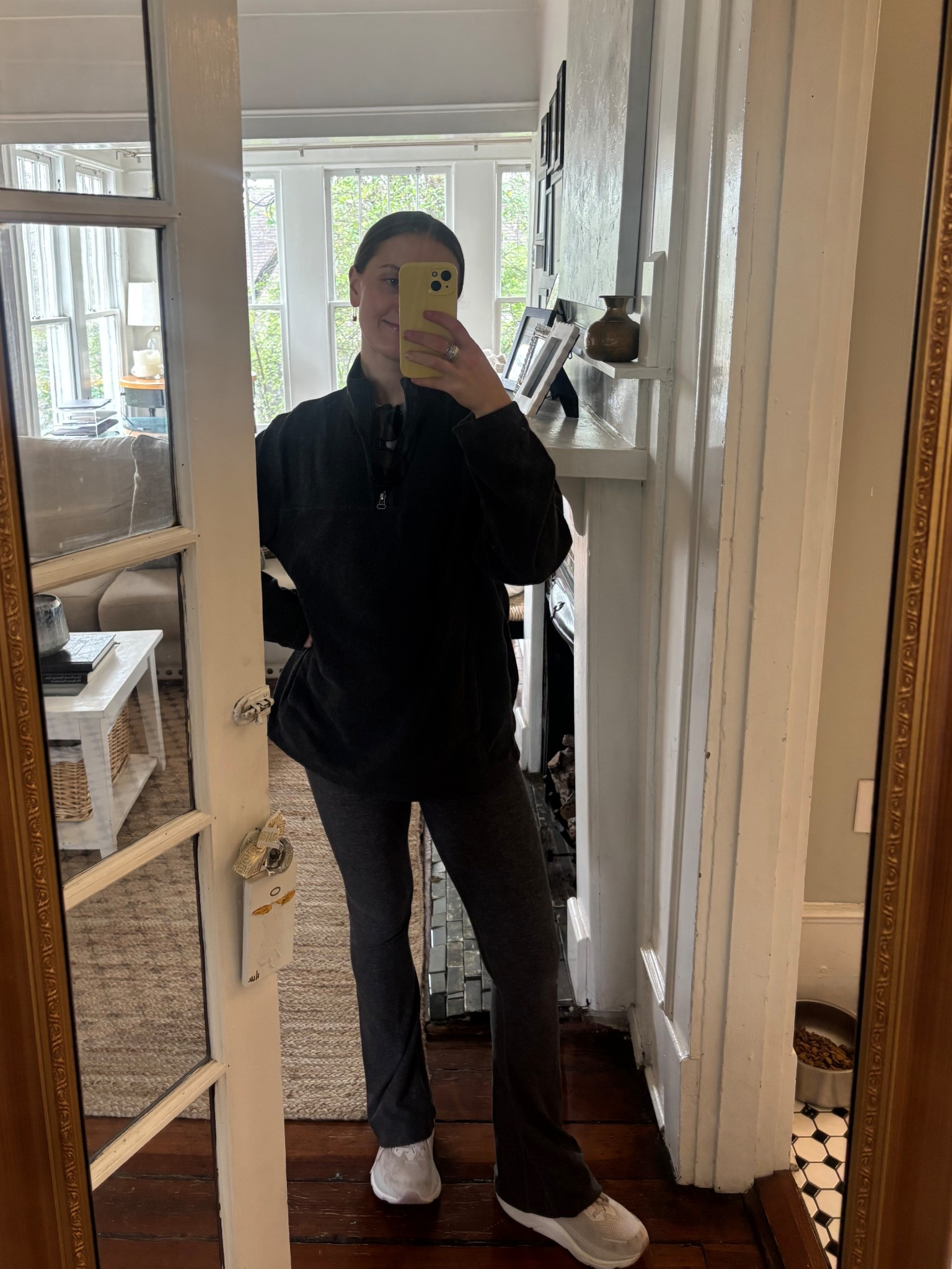 Mid-day/wfh comfy fit of the week!

Not linkable: Old glasses color (green linked are so cute!!) , Alex’s old pullover (linked similar vibes I would buy if lost this one), linked exact tee (tee I am in is light Heather grey) 

💌,
Sofia 


#LTKSaleAlert #LTKActive #LTKSpringSale