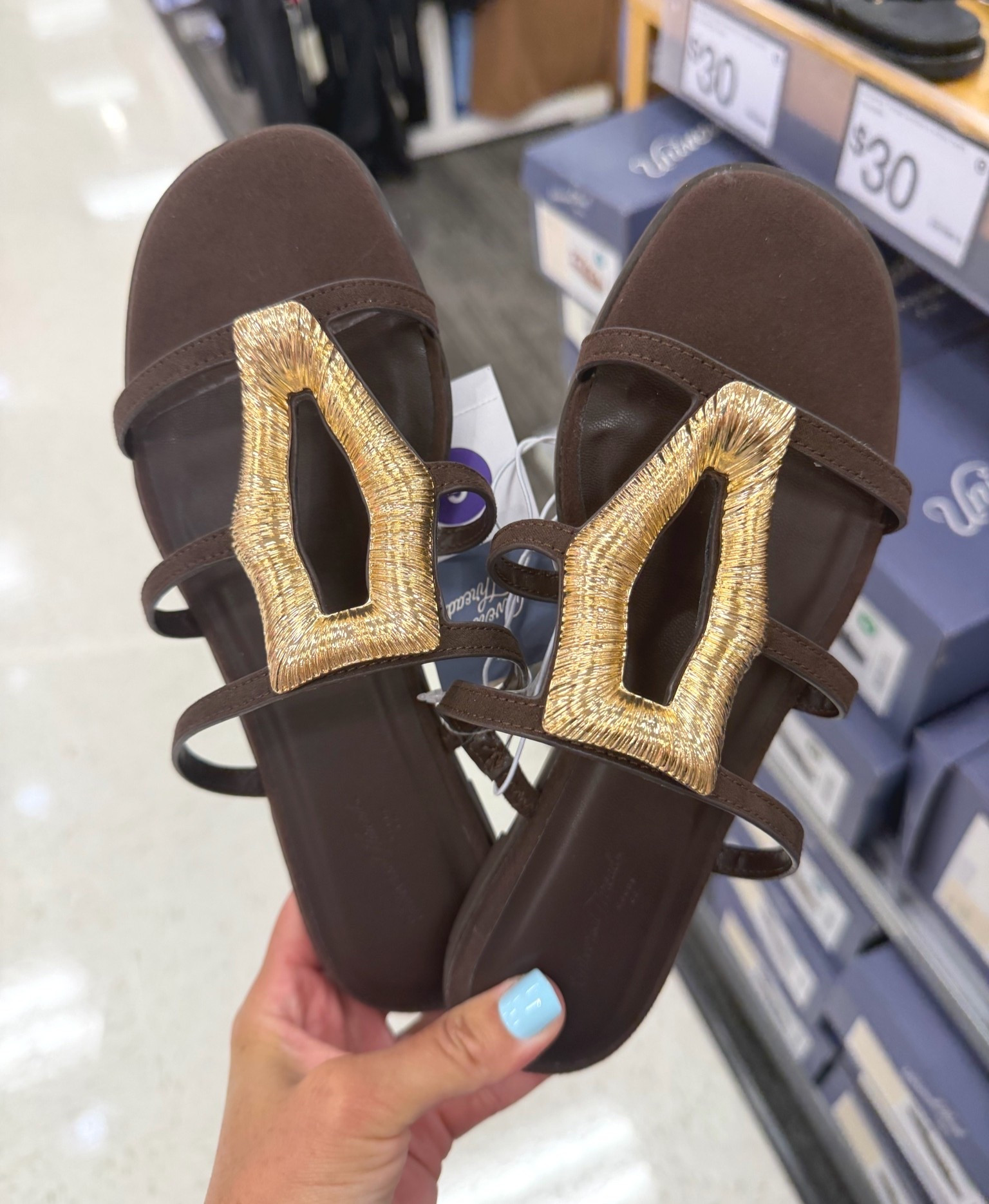 Target Universal Thread Gold Trim Slides #target #targetstyle #targetsandals #summersandals #summerslides #universalthread

#LTKootd #LTKTravel #LTKSeasonal