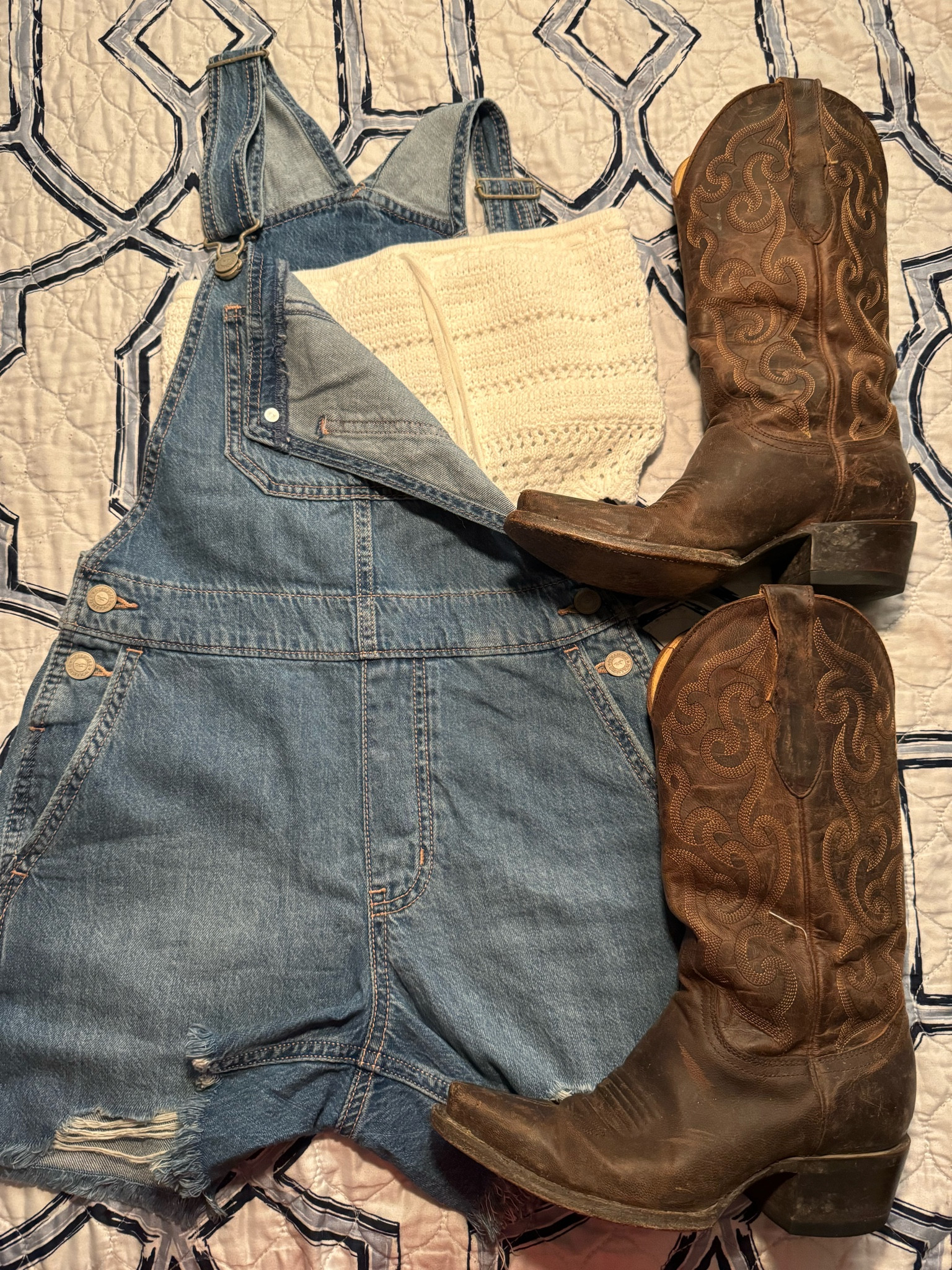 Frio Fit 🏞️🤠


#LTKStyleTip #LTKShoeCrush #LTKFindsUnder100
