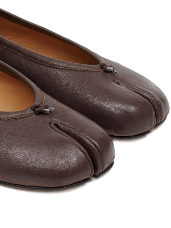 Maison Margiela Tabi Ballet Flats | Brown | FARFETCH | Farfetch Global