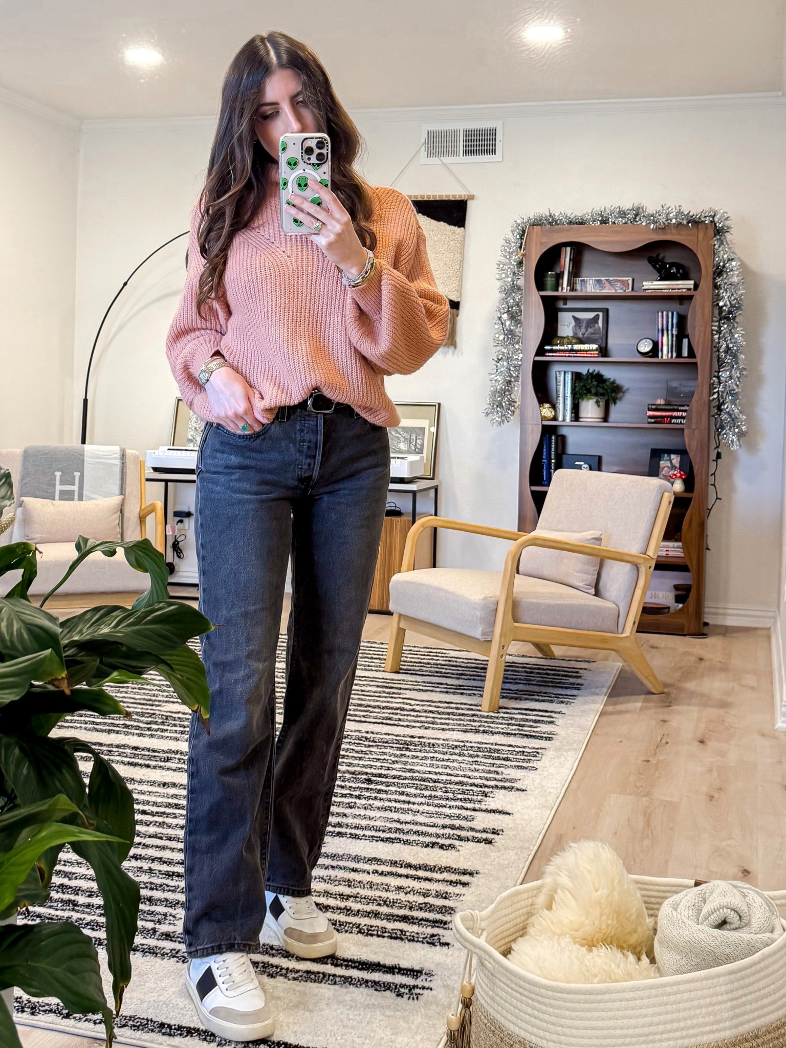 Easy layers, good denim, and neutral sneakers = a no-brainer outfit I’ll reach for all season.

#LTKootd #LTKHoliday #LTKSaleAlert