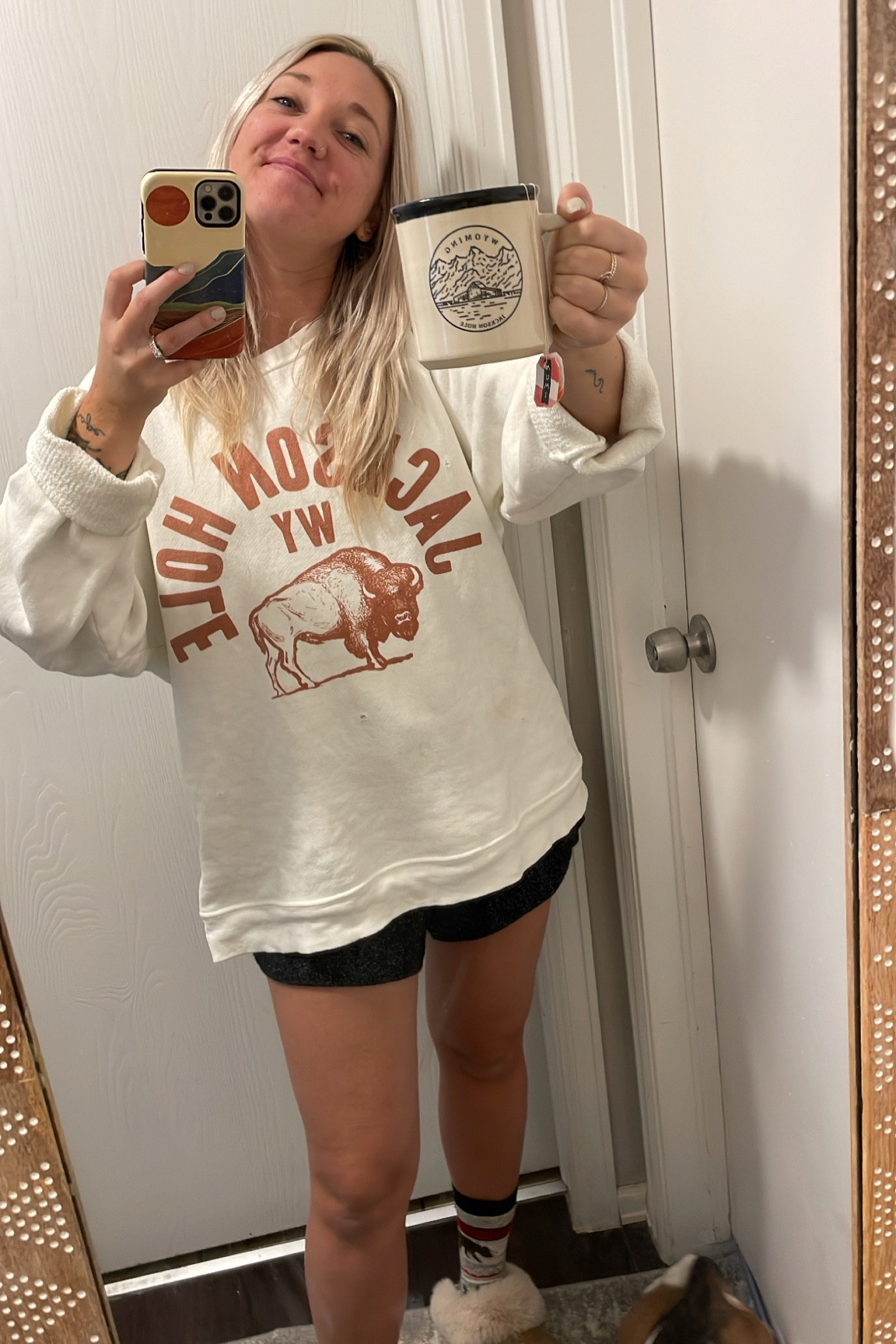 A Jackson kind of morning 

Sweater S
Shorts M

Mug from @madejacksonhole