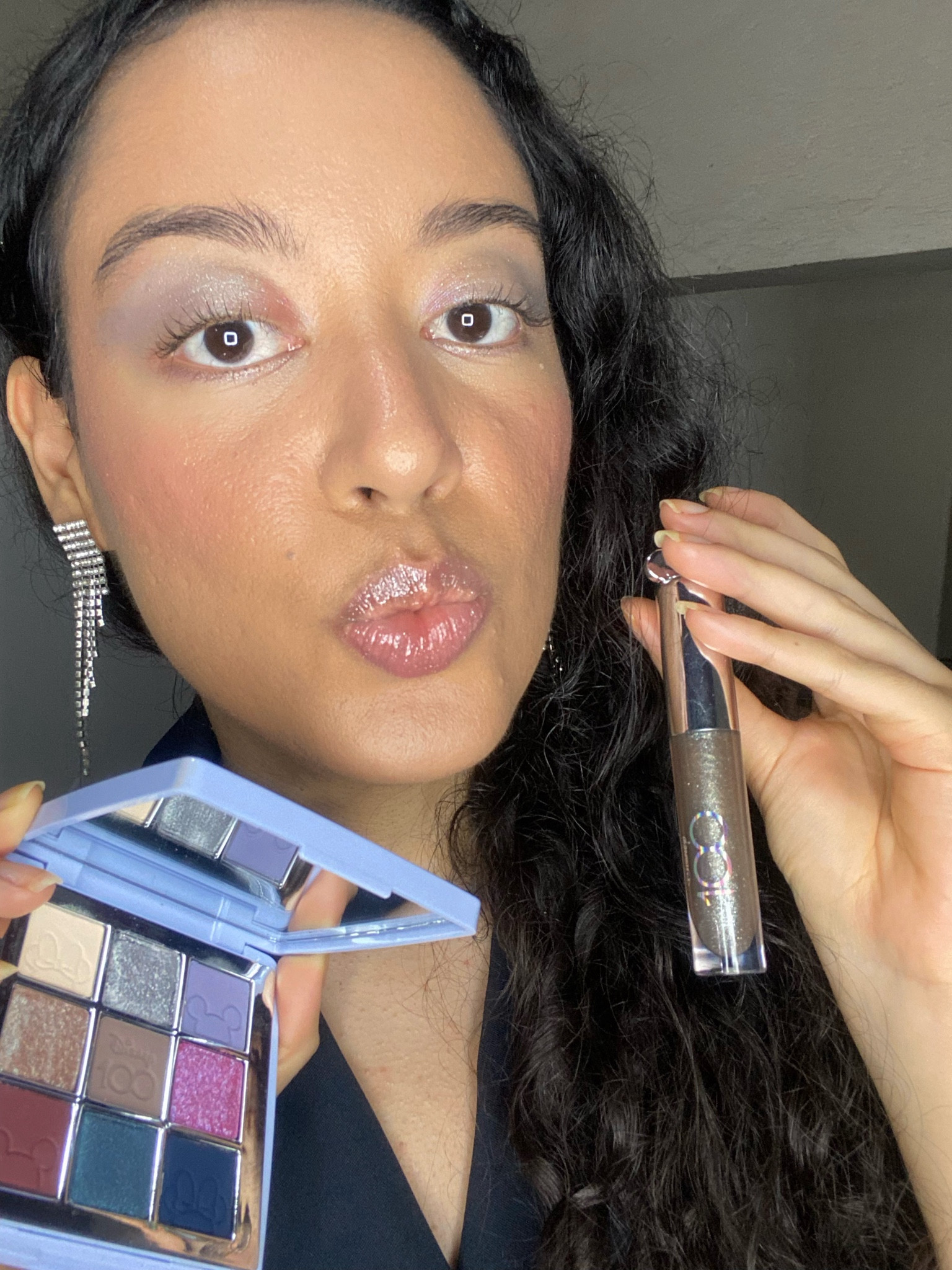 Make glamourosa com paleta Dreams Come True e gloss Hollywood (com brilhos finíssimos ouro antigo, platina e dourado) #sephora #linhabrunatavares #brunatavares #disney100 #gloss #paletadesombras #makefesta

#LTKbeauty #LTKbrasil