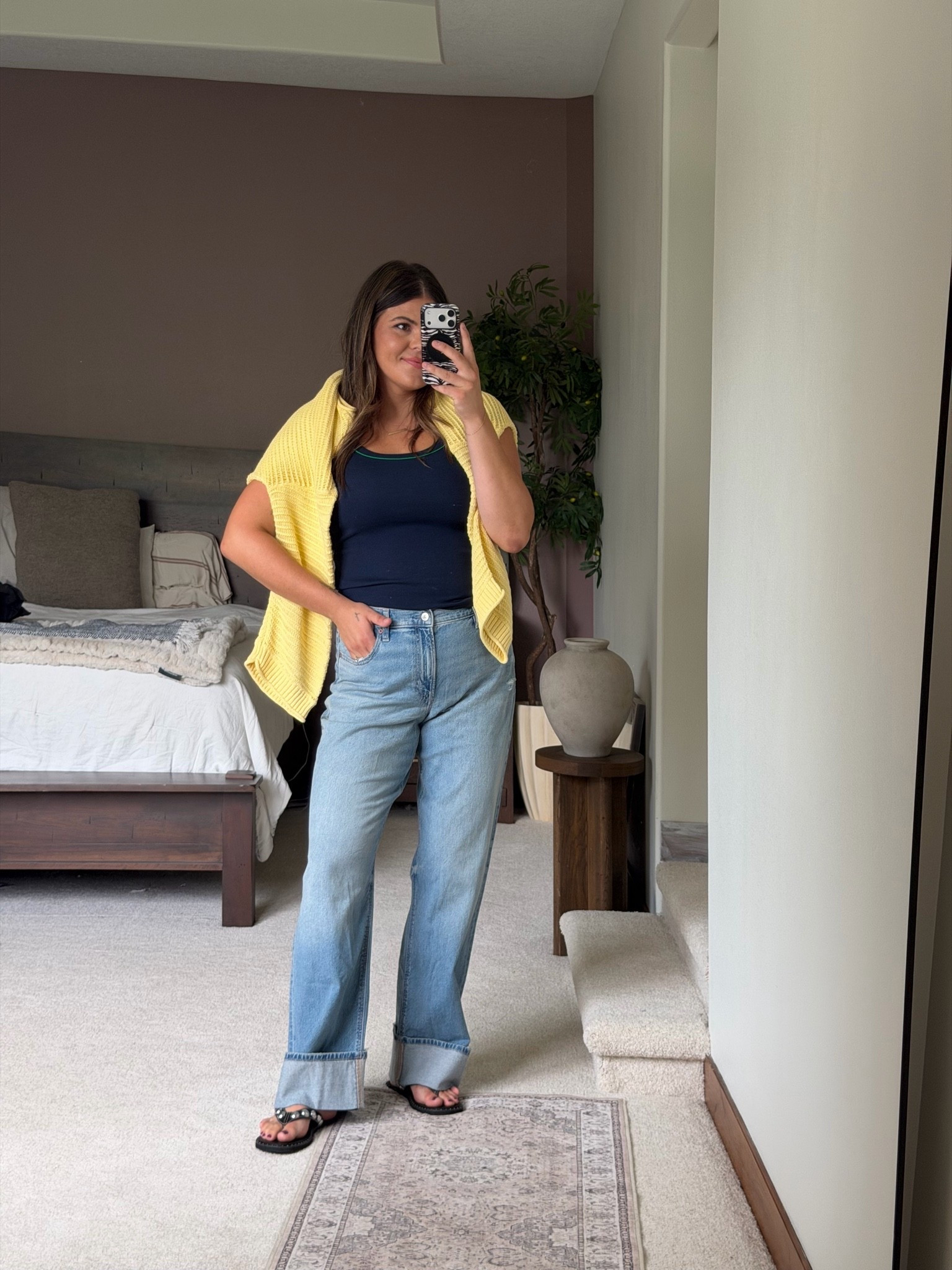 @ae  jeans that actually look good on the size 14 girlies! All of them 40% off today!￼
Wearing 14 long in all of these and large in the tops 


Jeans fall 2026, wide leg jeans, midsize, size 12, size 14, mom style, curvy outfit, thick tummy approved
