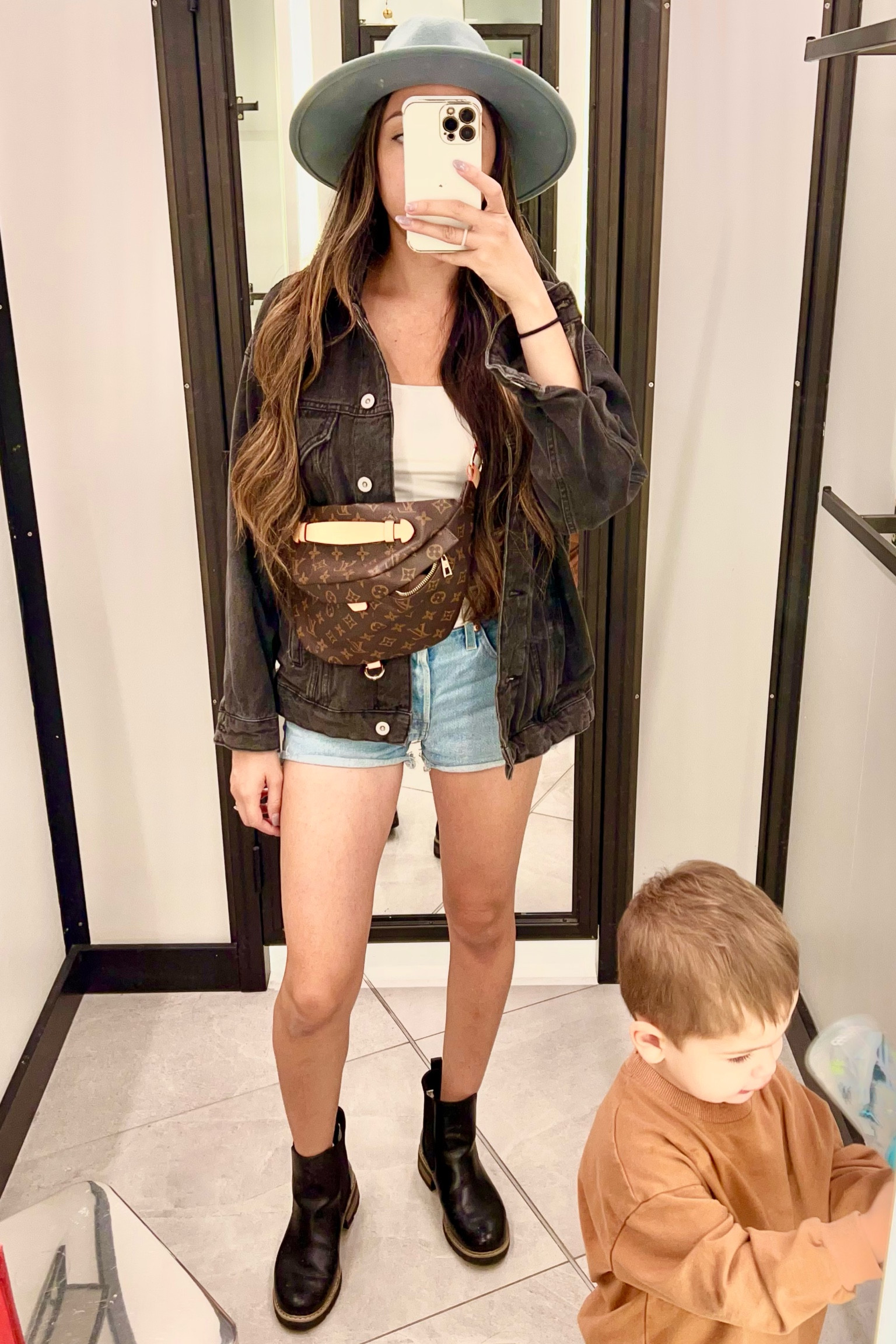 Outfit of the day 🍂


Fall outfit. Sunday funday. Shopping time. Bum bag outfit. Casual errands day  

#LTKstyletip #LTKsalealert #LTKSeasonal