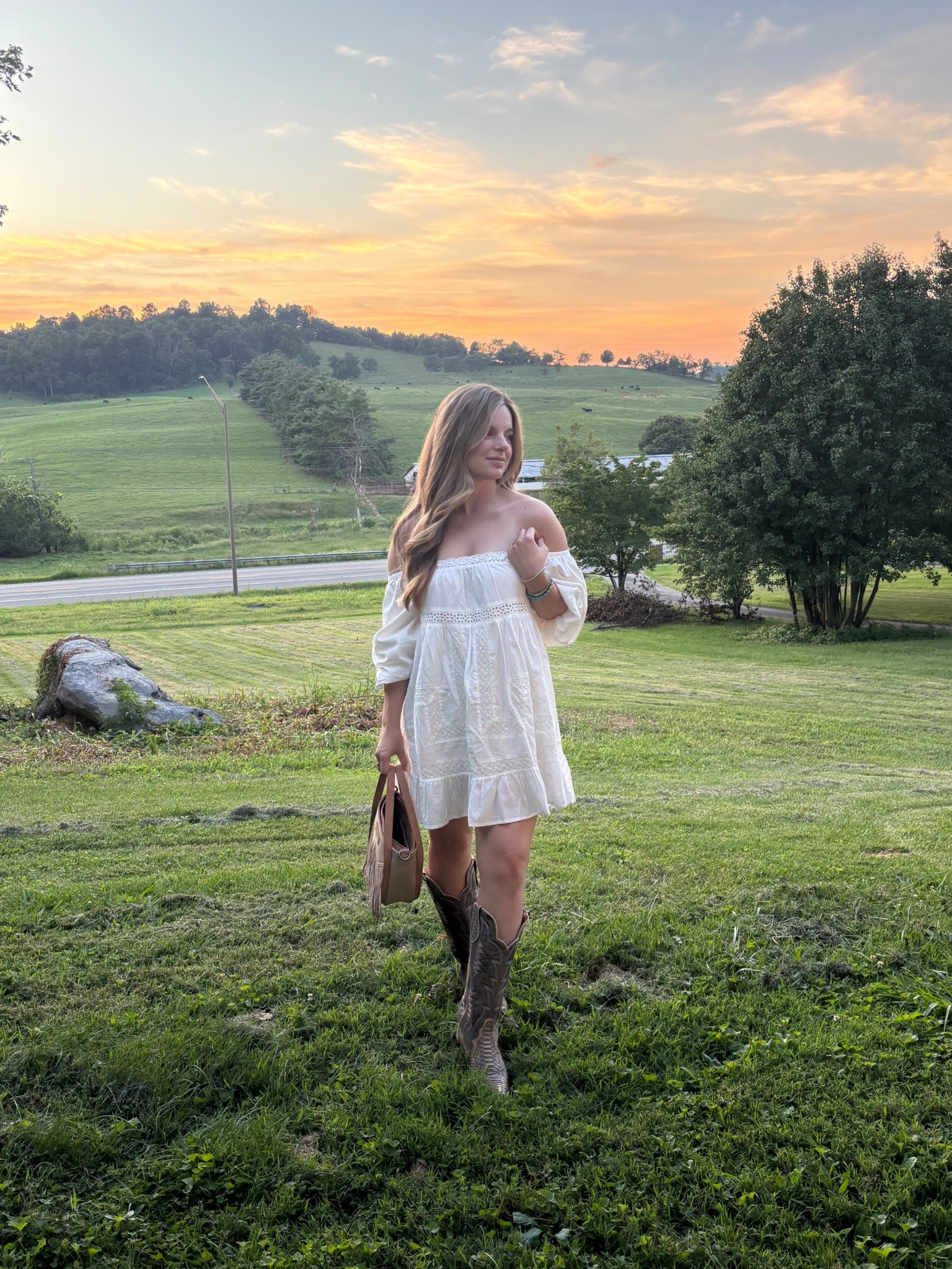 Obsessed with our new property and these sunsets 😍🌅 happy 5 years to us! Buying a little mini farm was the best decision 🥹

#LTKSaleAlert #LTKFamily #LTKHome