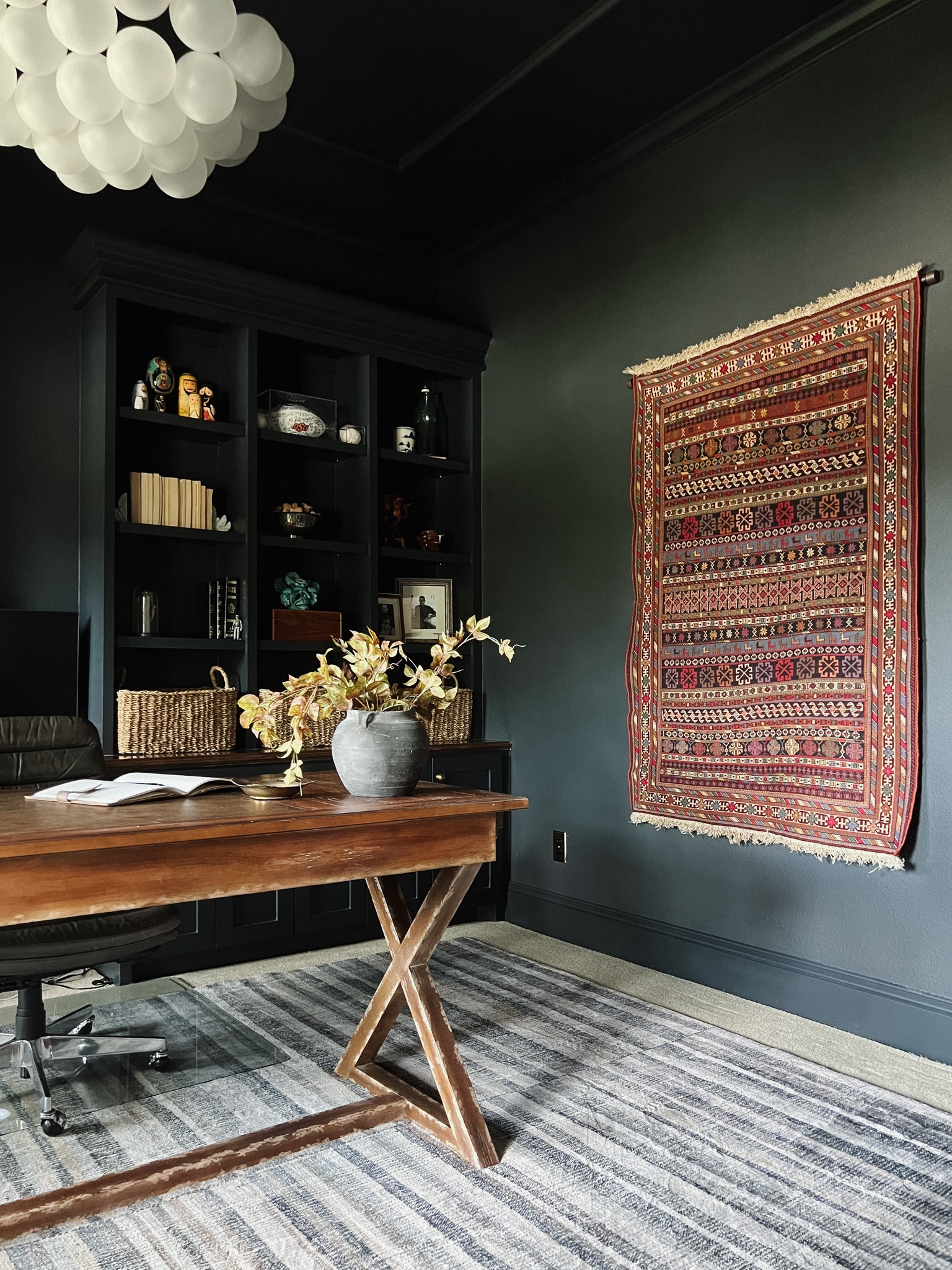 Just hung my husband’s favorite rug he purchased from the Middle East in our moody home office and love how it fills the wall!



#LTKHome